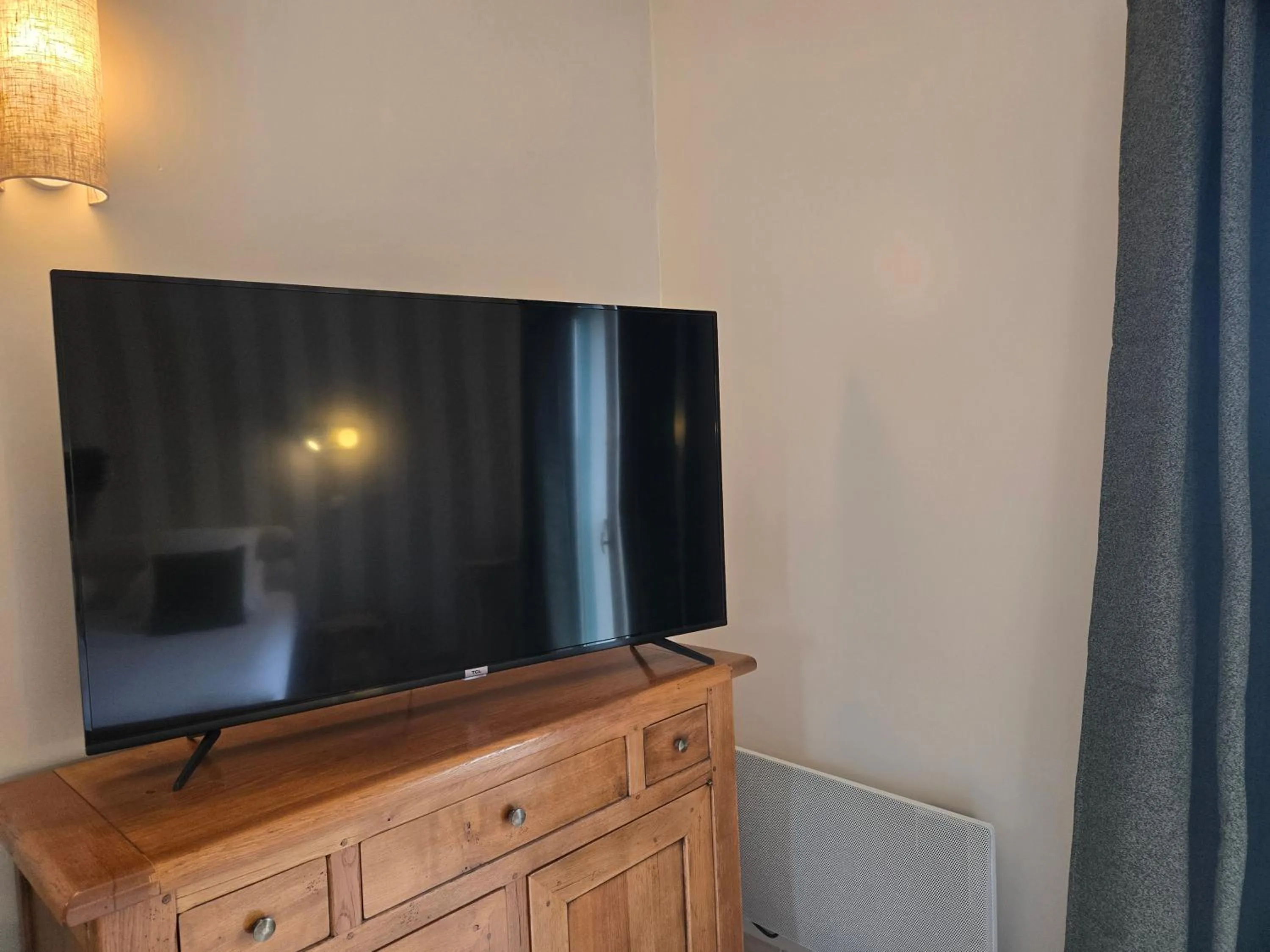 TV and multimedia in CÉRÈS - Boutique-Hôtel & Spa