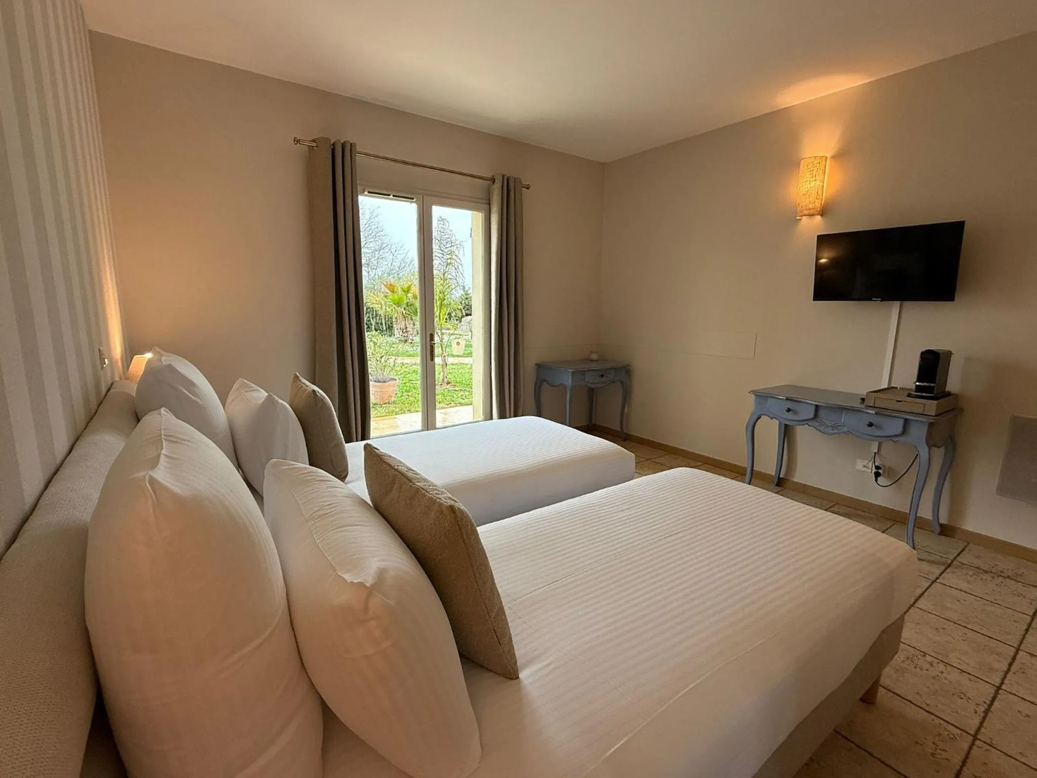 Bed in CÉRÈS - Boutique-Hôtel & Spa