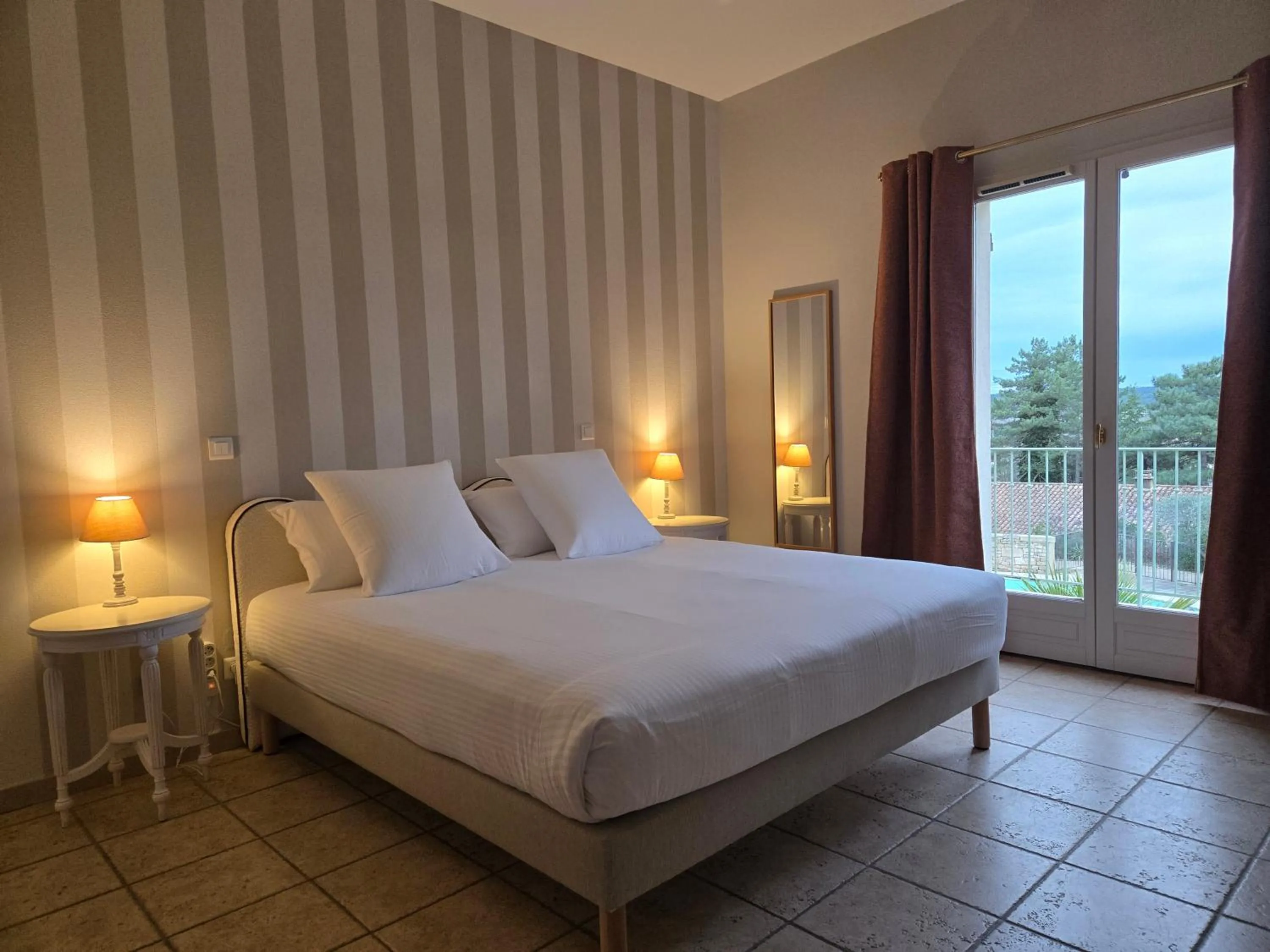 Bed in CÉRÈS - Boutique-Hôtel & Spa