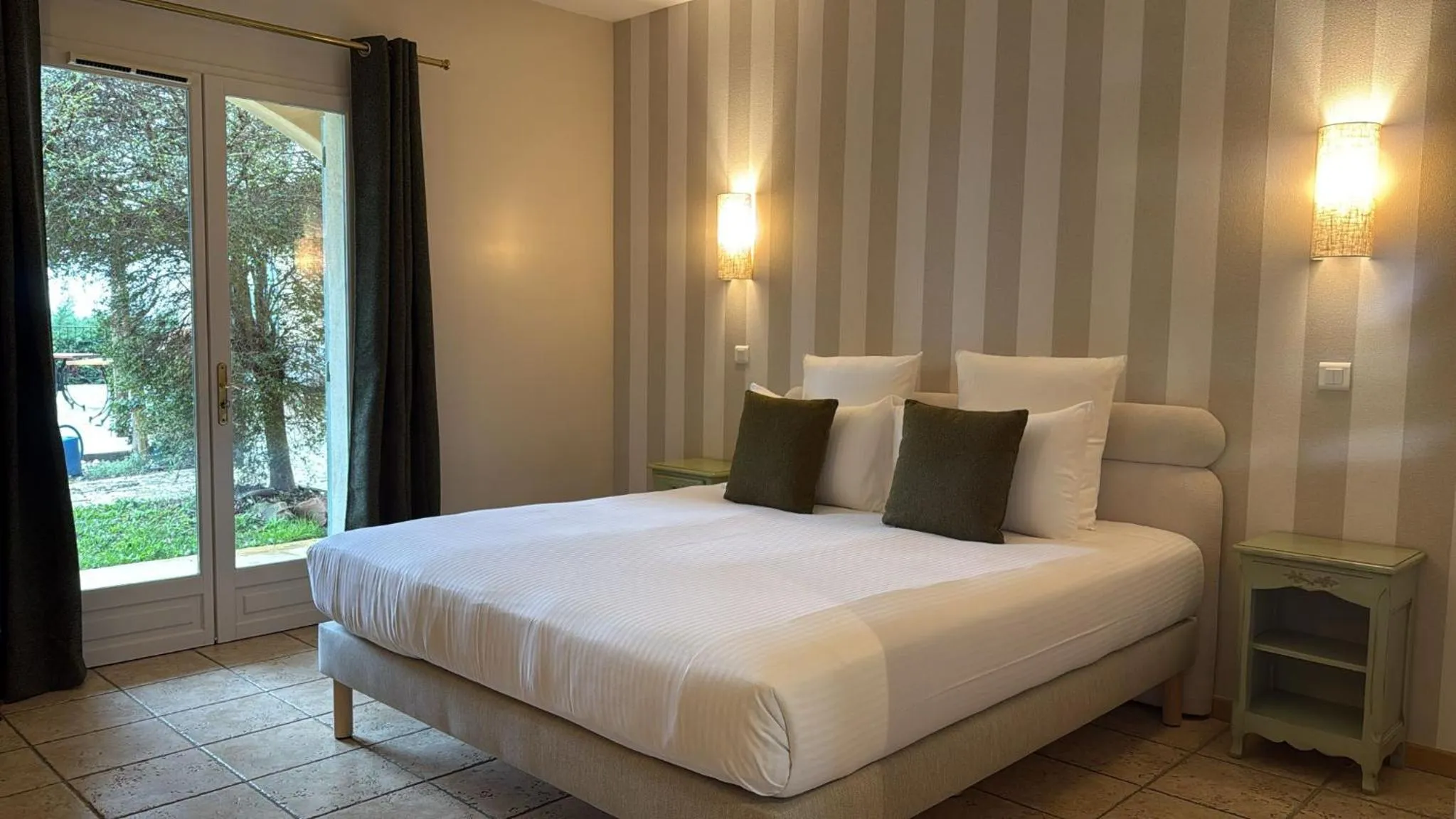 Bed in CÉRÈS - Boutique-Hôtel & Spa