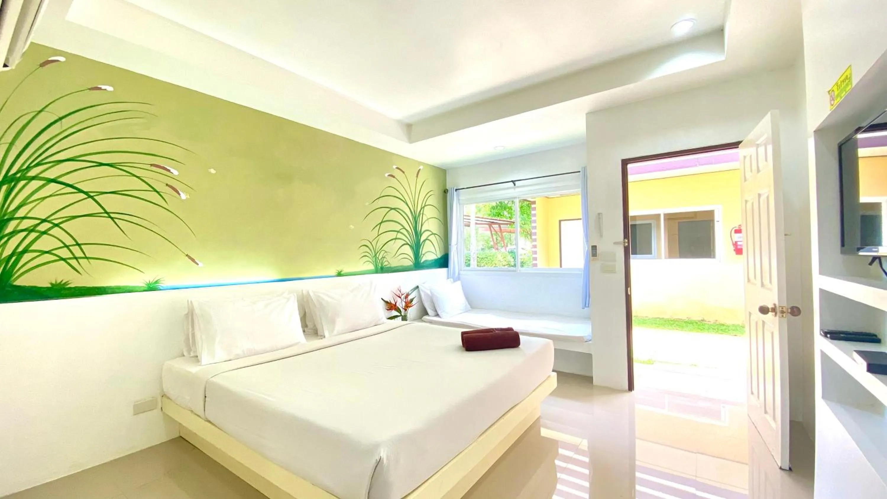 Shower, Bed in Kuapa Resort