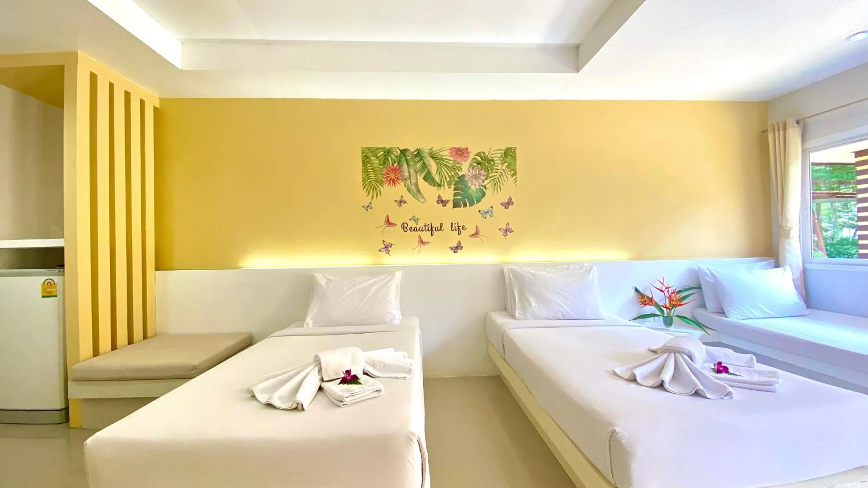 Shower, Bed in Kuapa Resort