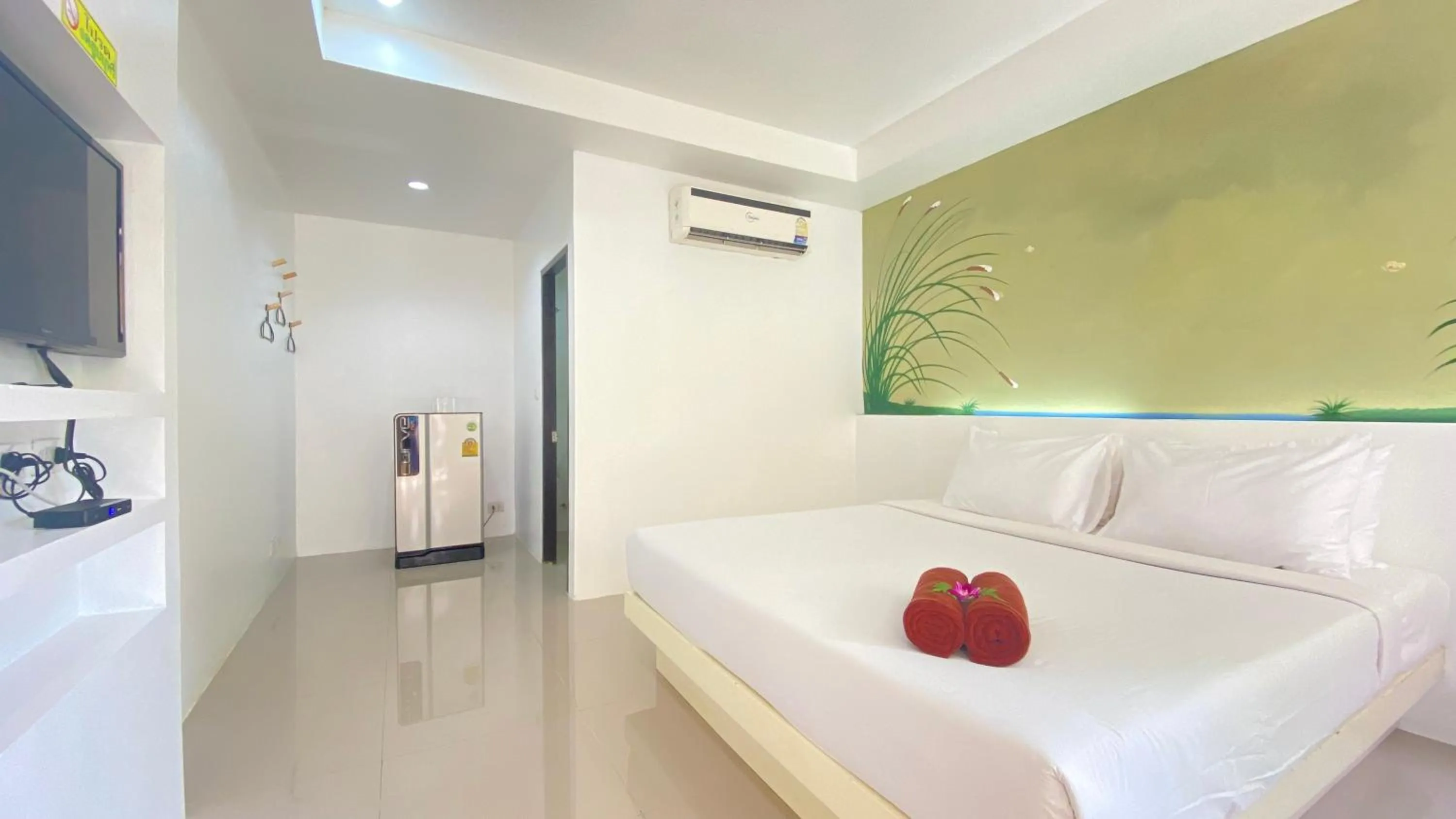 Shower, Bed in Kuapa Resort