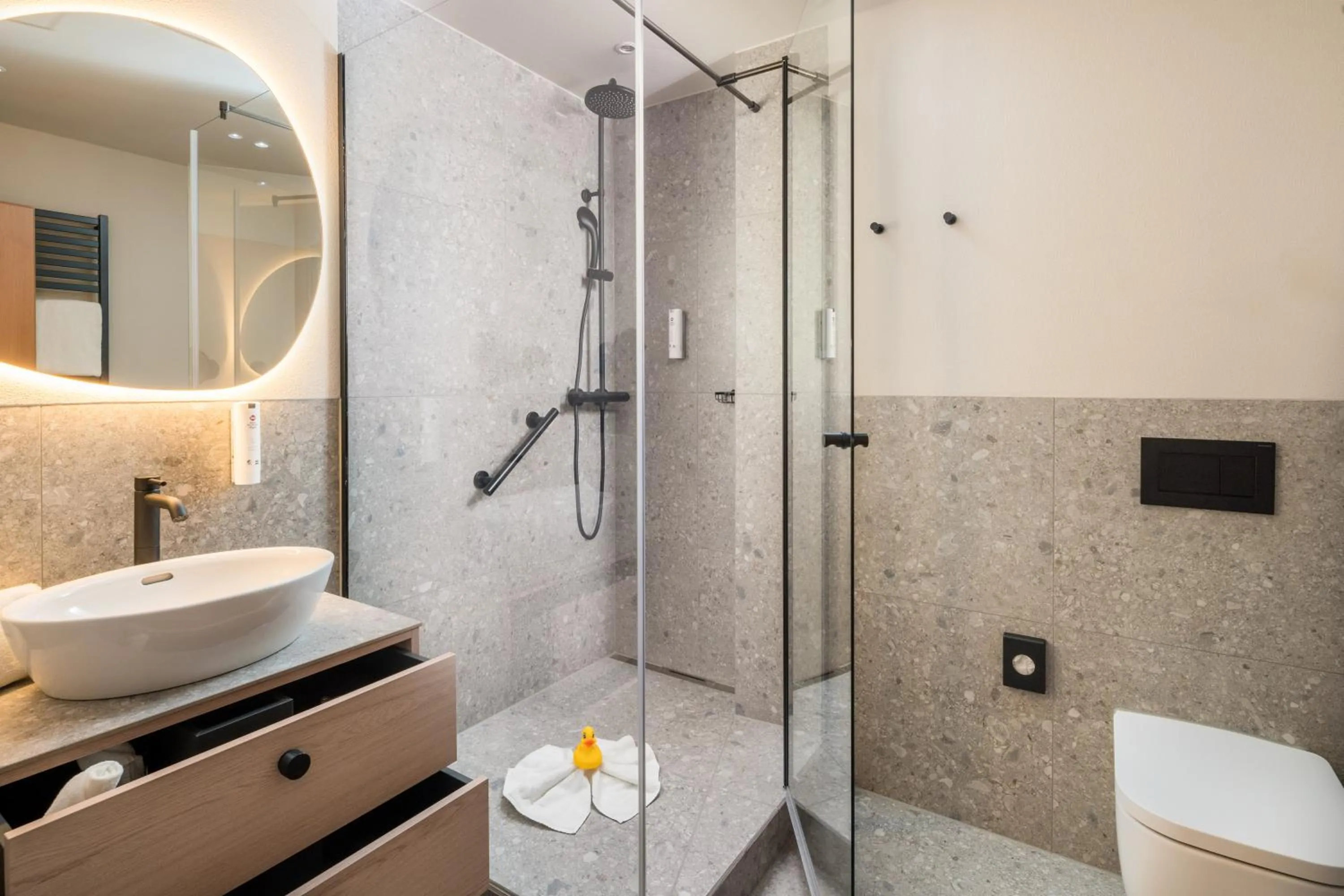 Shower in Best Western Plus Kurhotel an der Obermaintherme