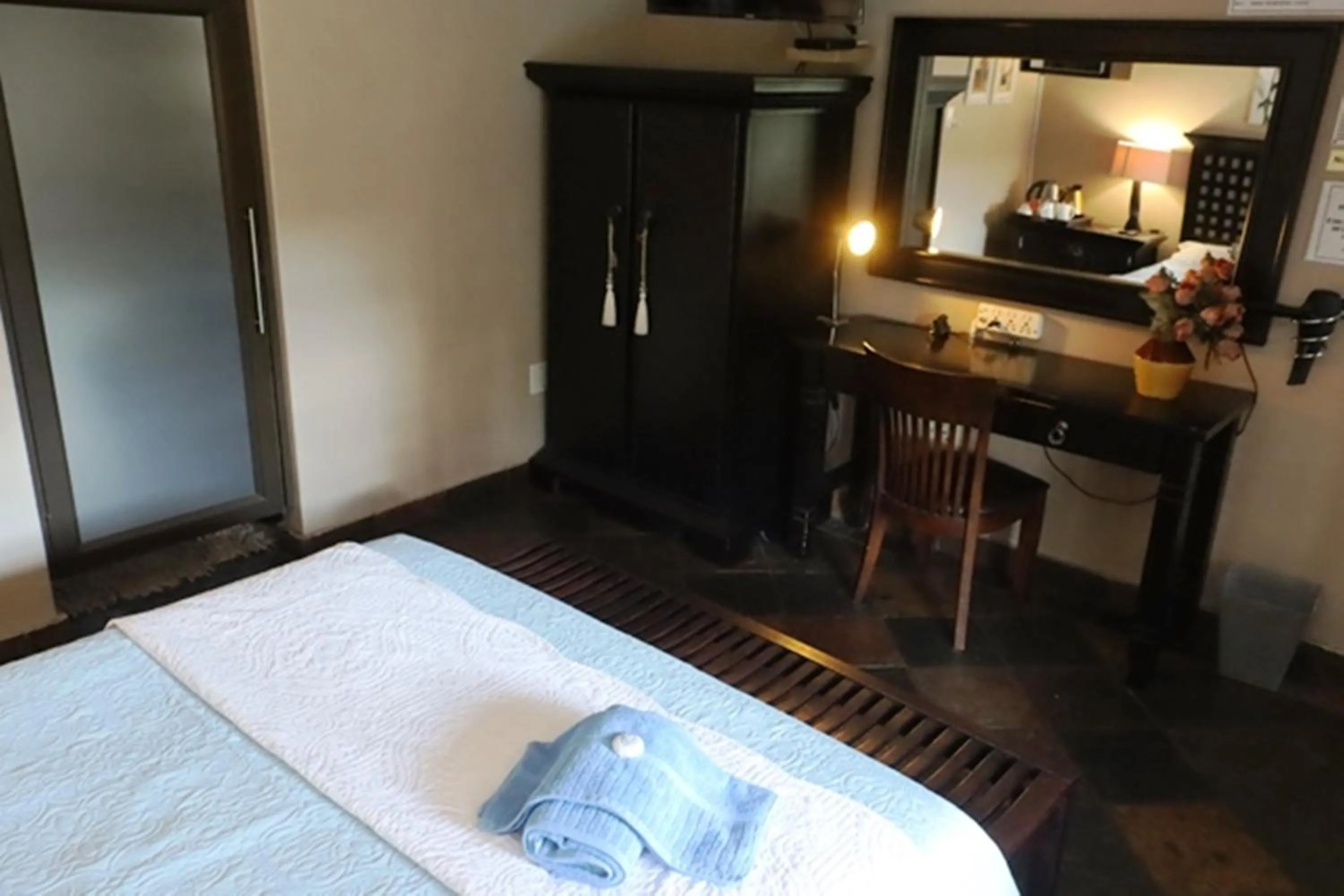 Bedroom, Bed in Royal Game Guest House