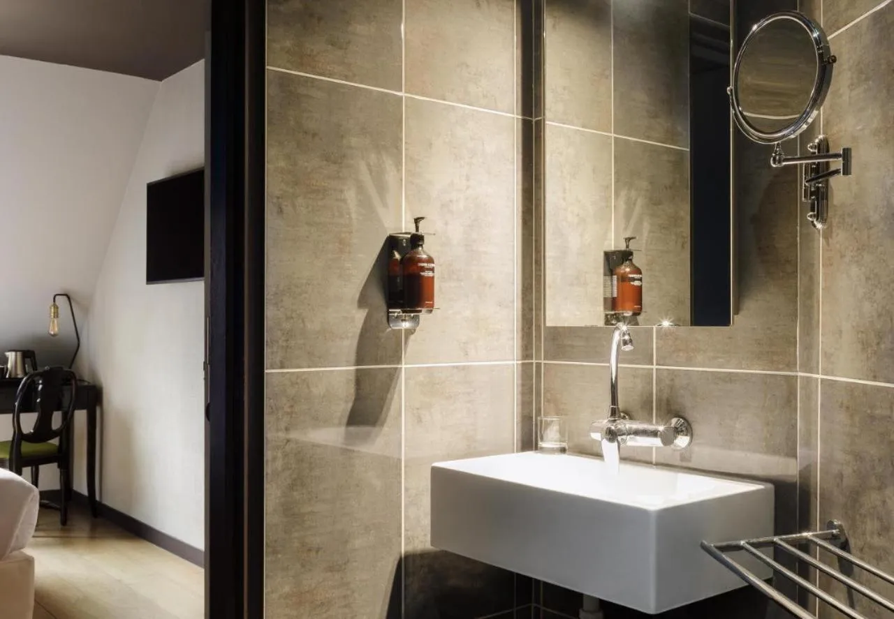 Bathroom in Hôtel Gabriel Paris