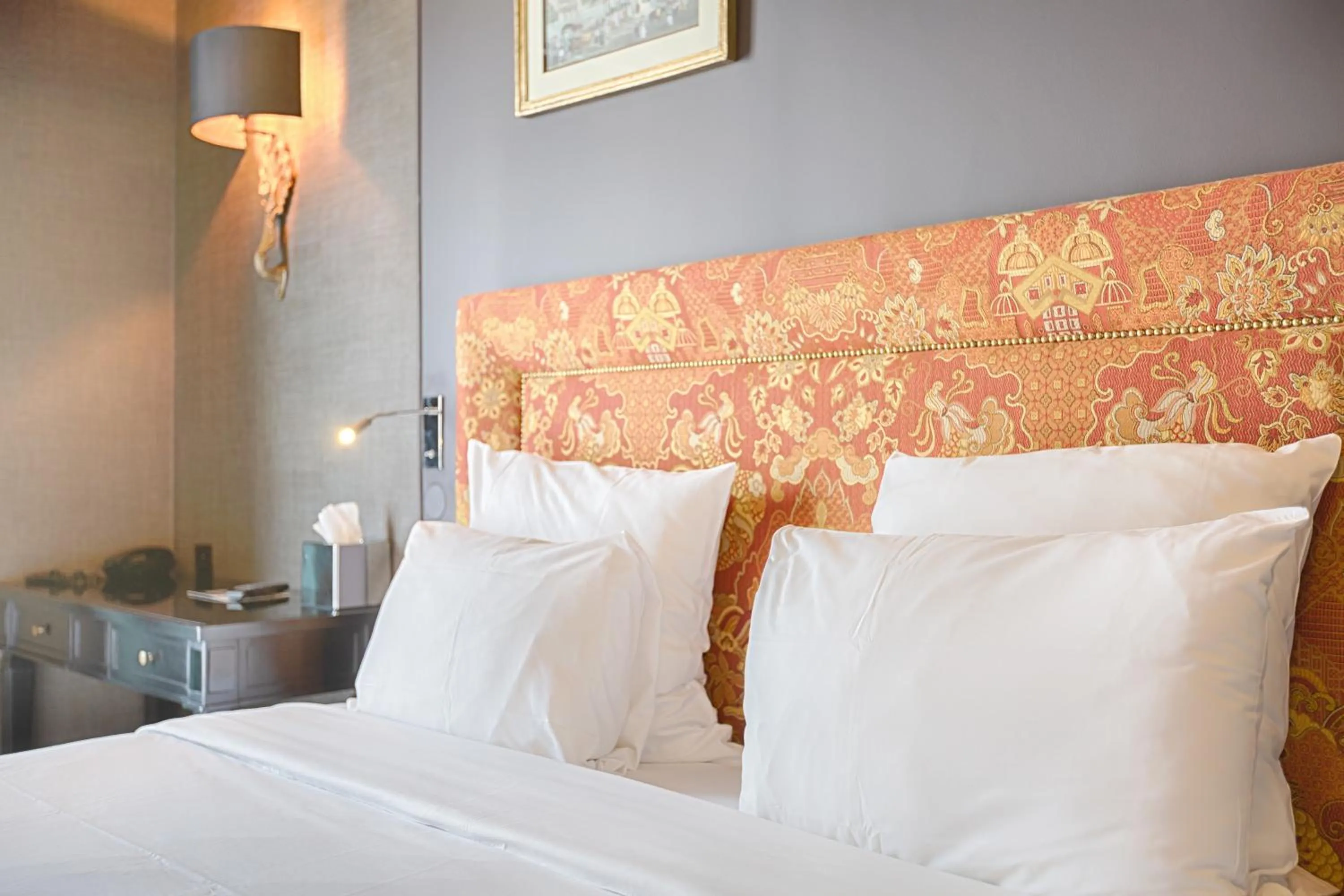 Bed in Hôtel Gabriel Paris