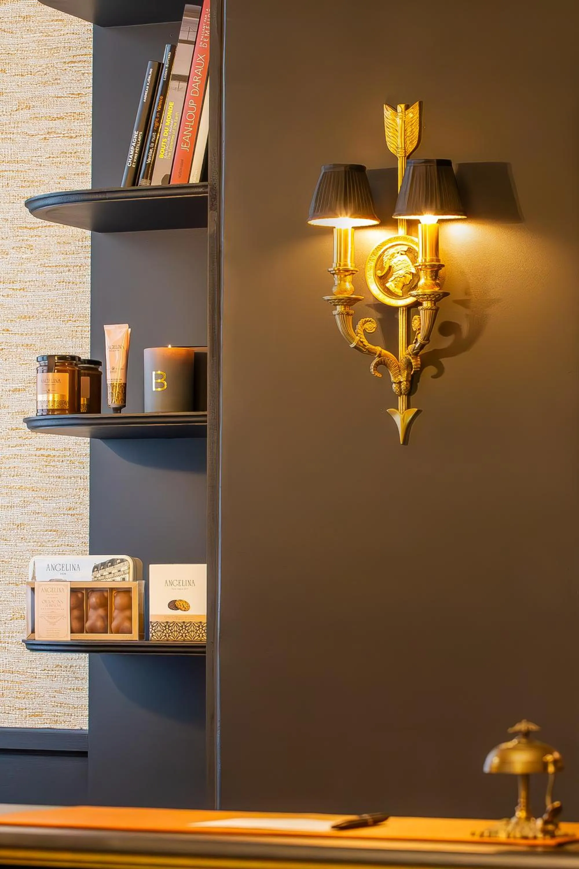 On-site shops in Hôtel Gabriel Paris