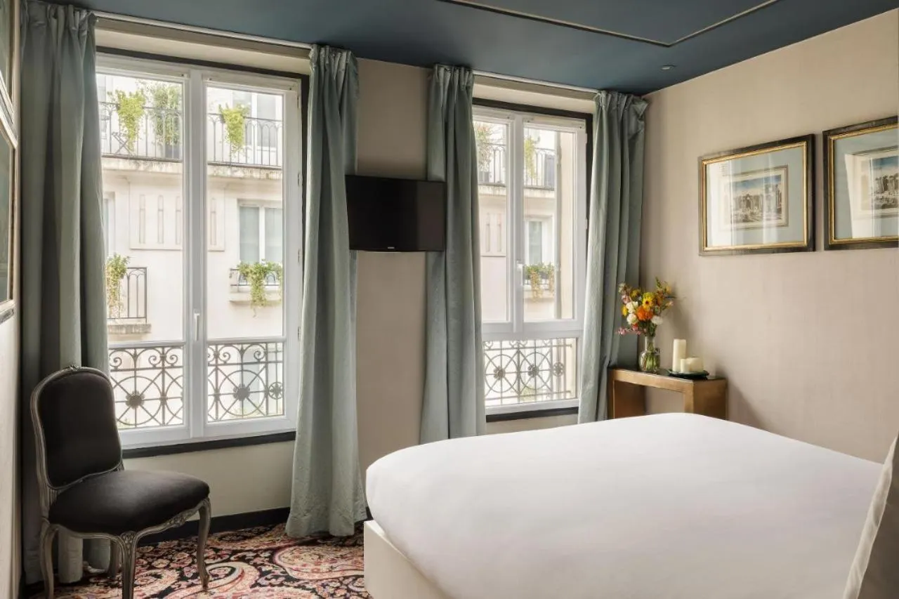 Bedroom, Bed in Hôtel Gabriel Paris