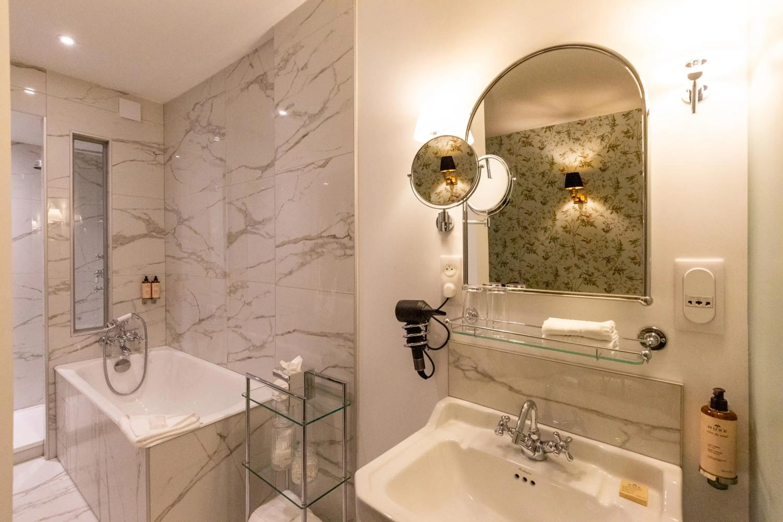 Bathroom in Hôtel Gabriel Paris