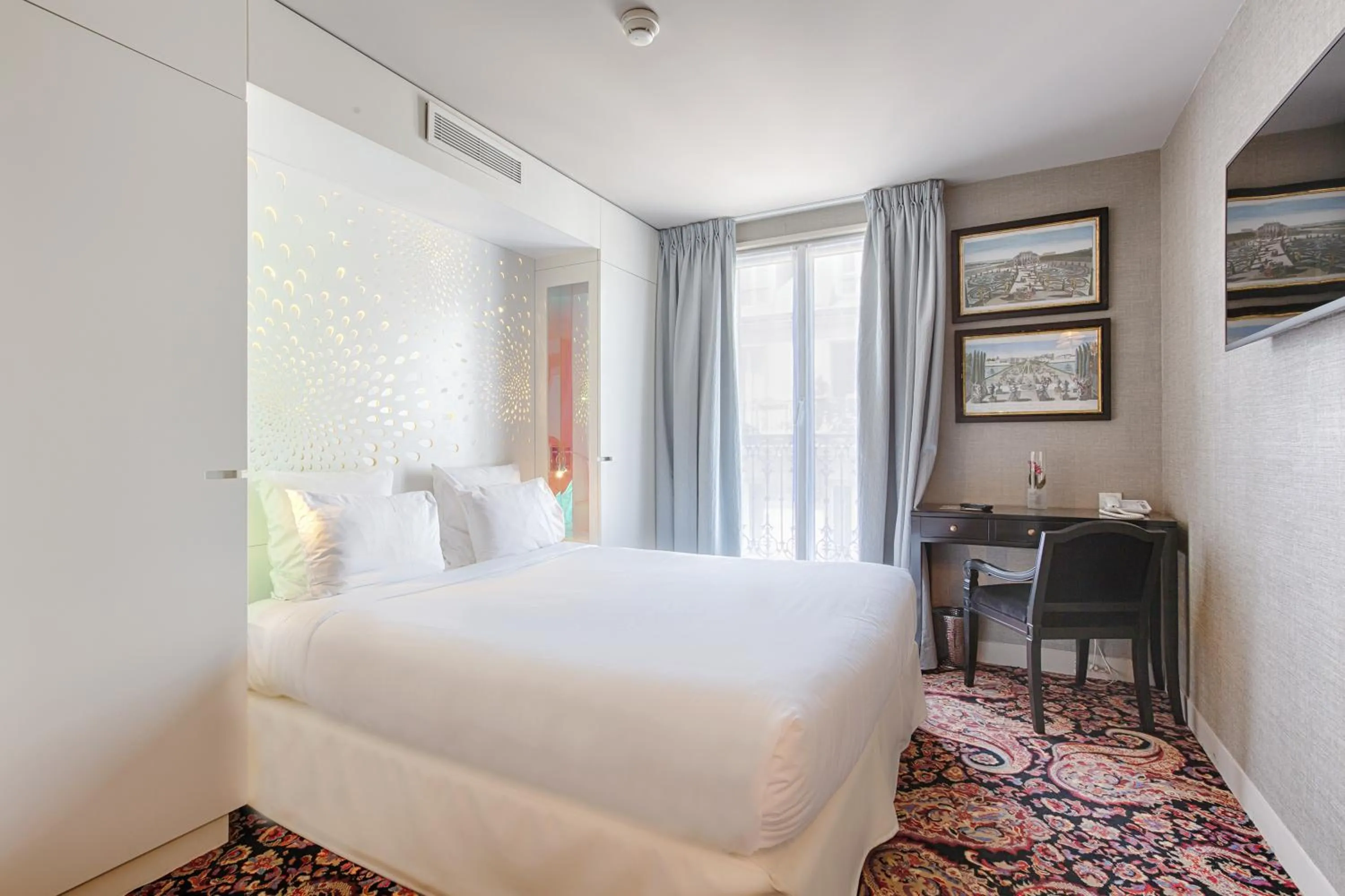 Bedroom, Bed in Hôtel Gabriel Paris