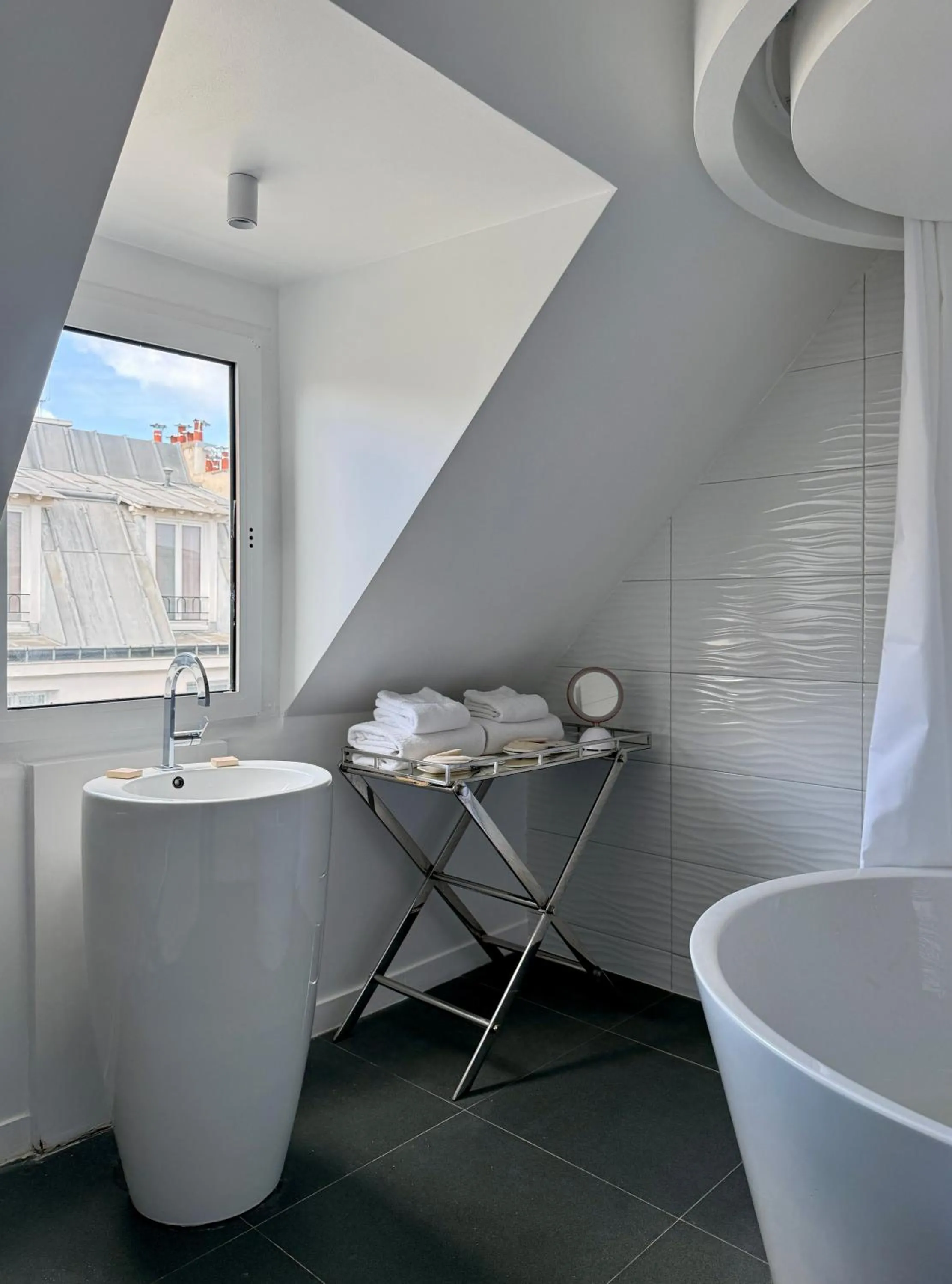 Bathroom in New Hotel République