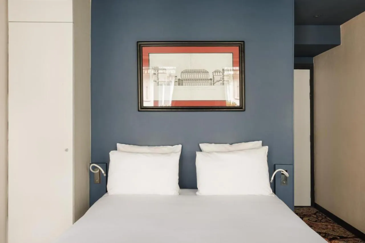 Bedroom, Bed in Hôtel Gabriel Paris