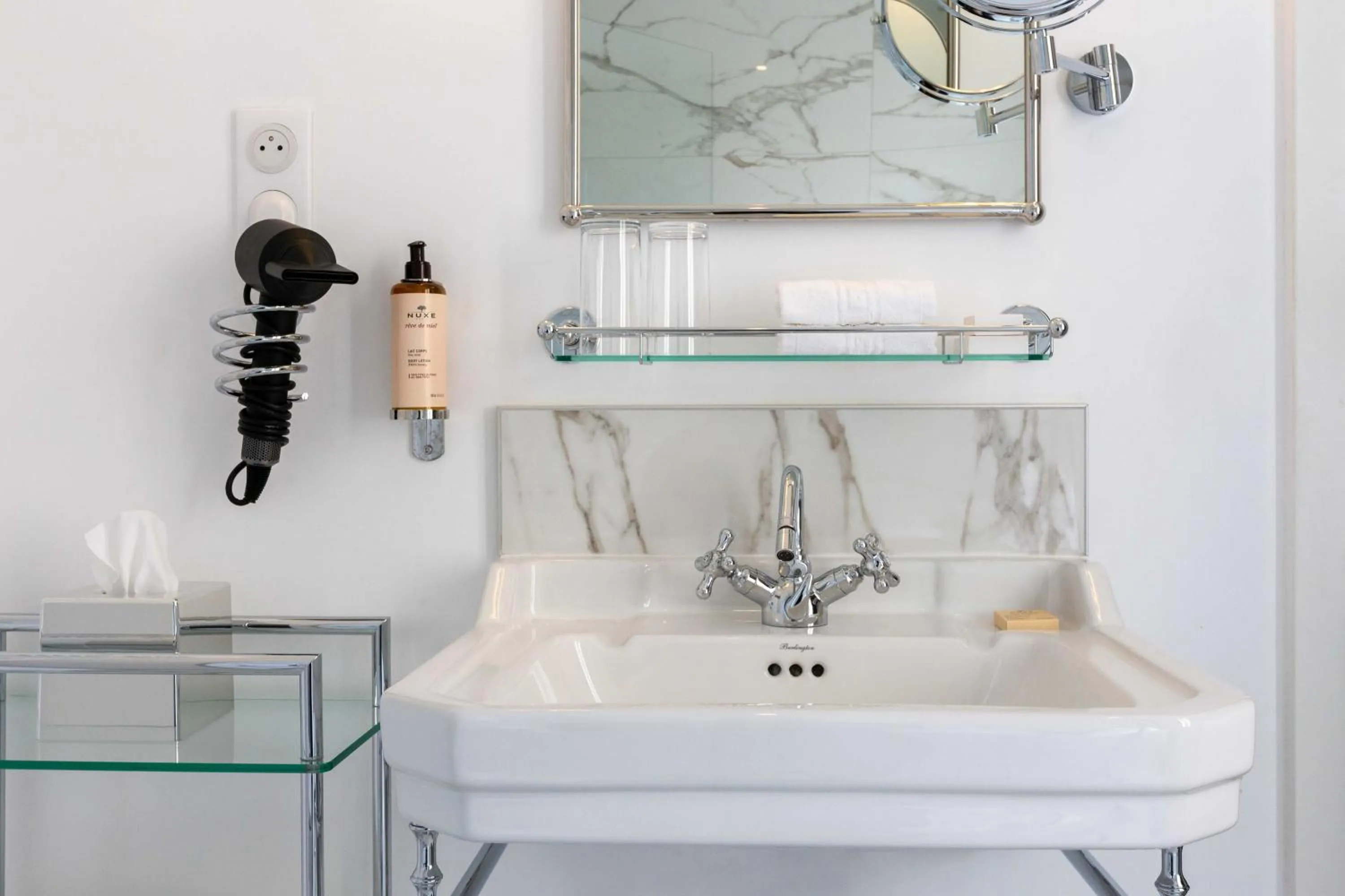Bathroom in New Hotel République