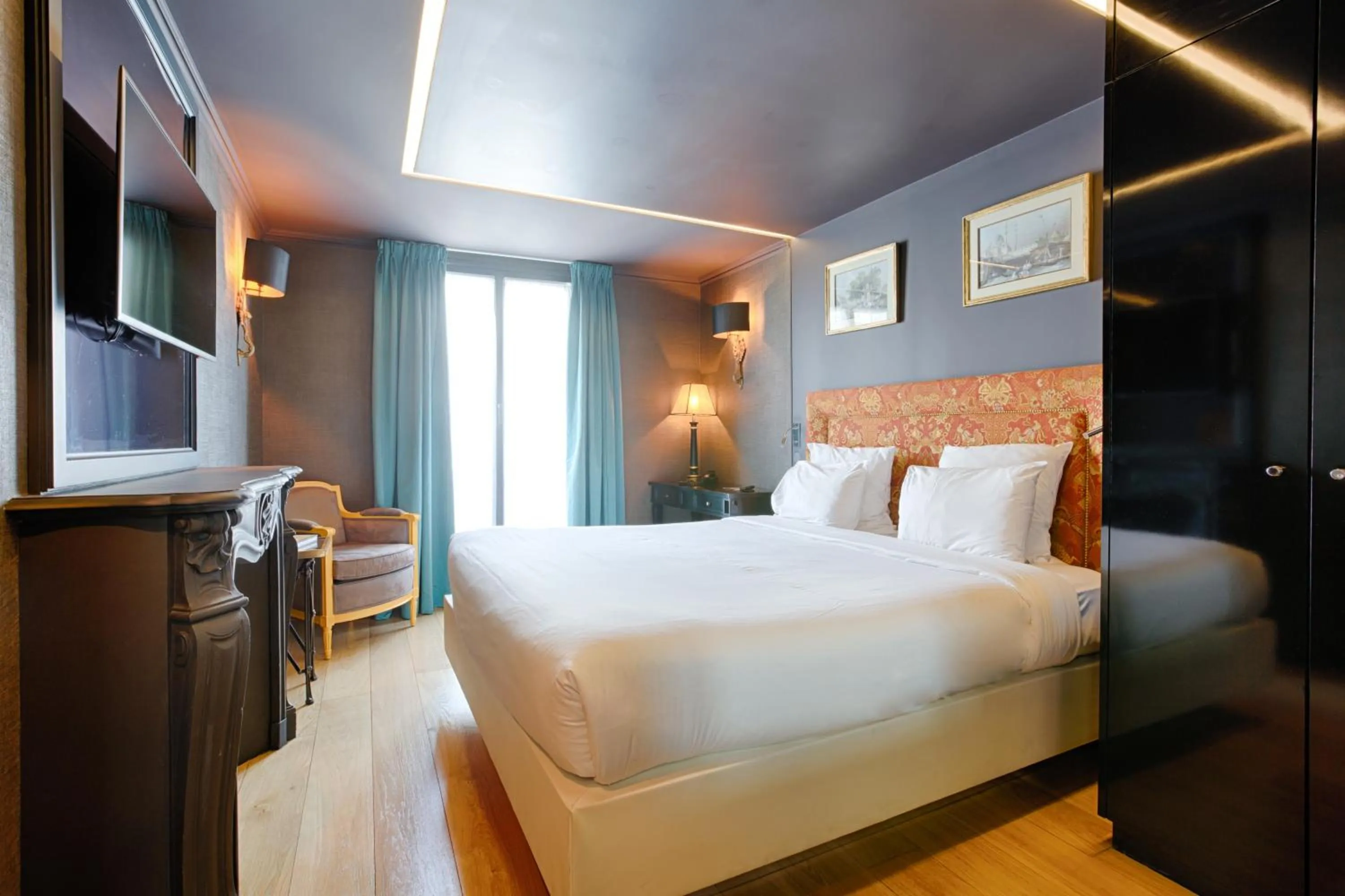 Bedroom, Bed in Hôtel Gabriel Paris