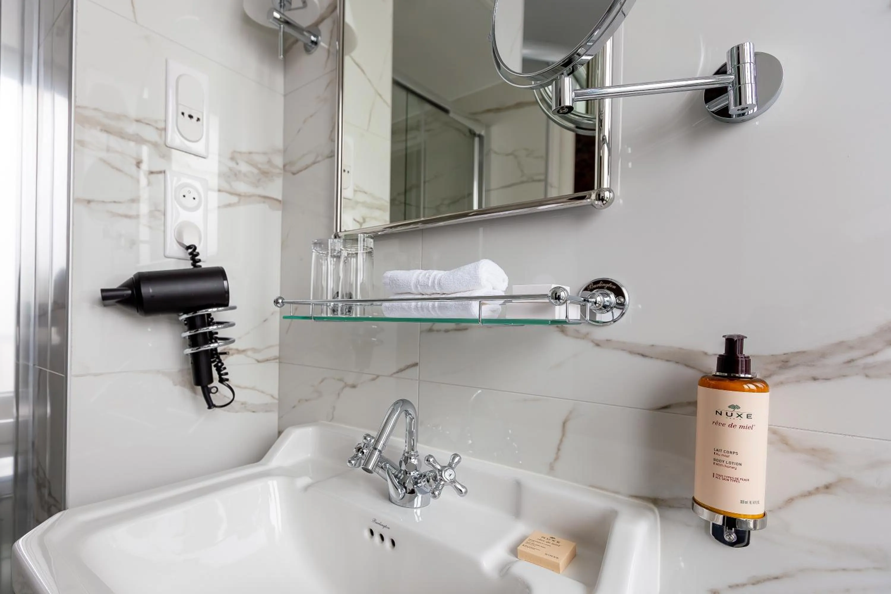 Bathroom in Hôtel Gabriel Paris