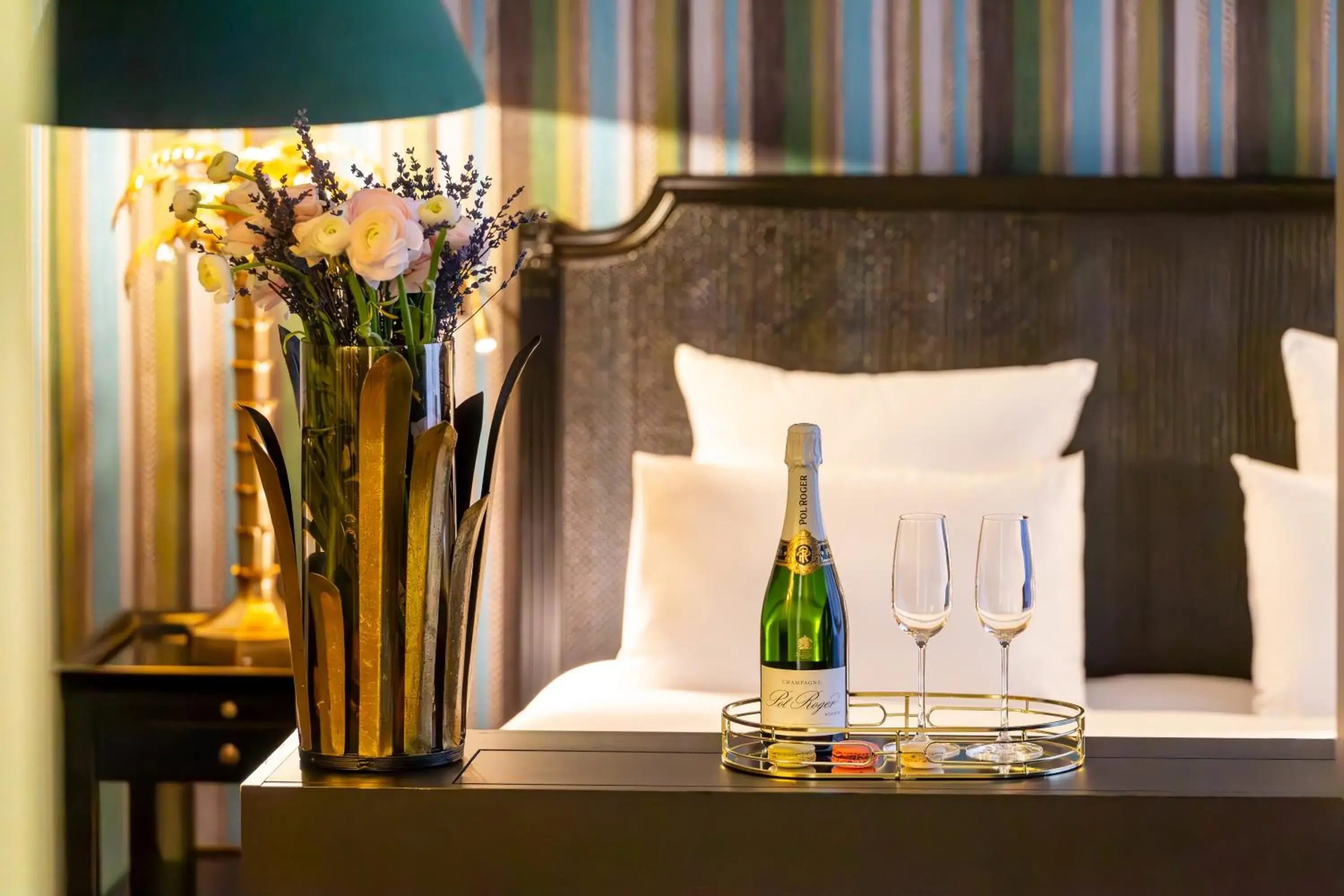 Alcoholic drinks, Bed in Hôtel Gabriel Paris Alcoholic drinks, Bed in Hôtel Gabriel Paris