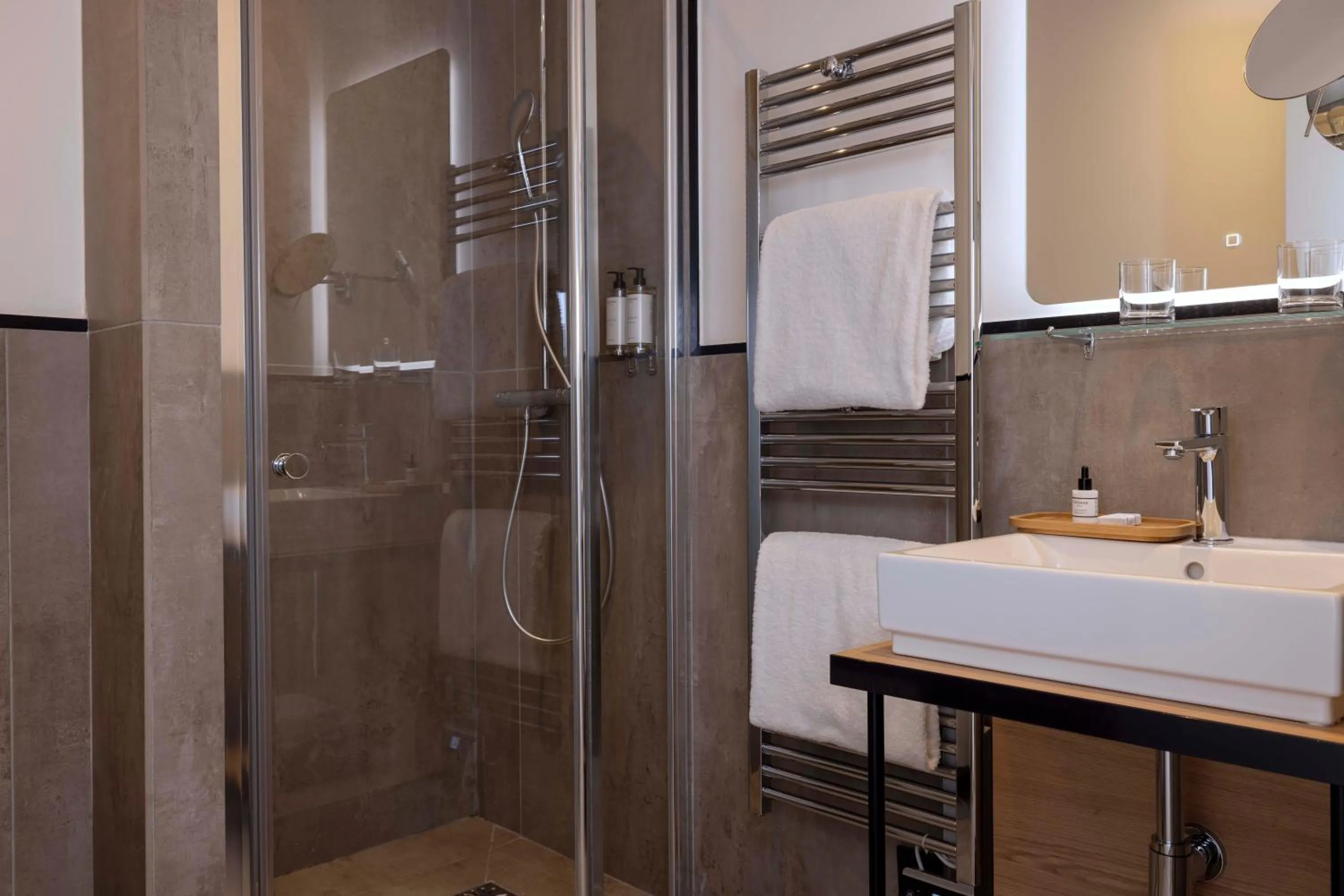 Shower in Le 5 Particulier