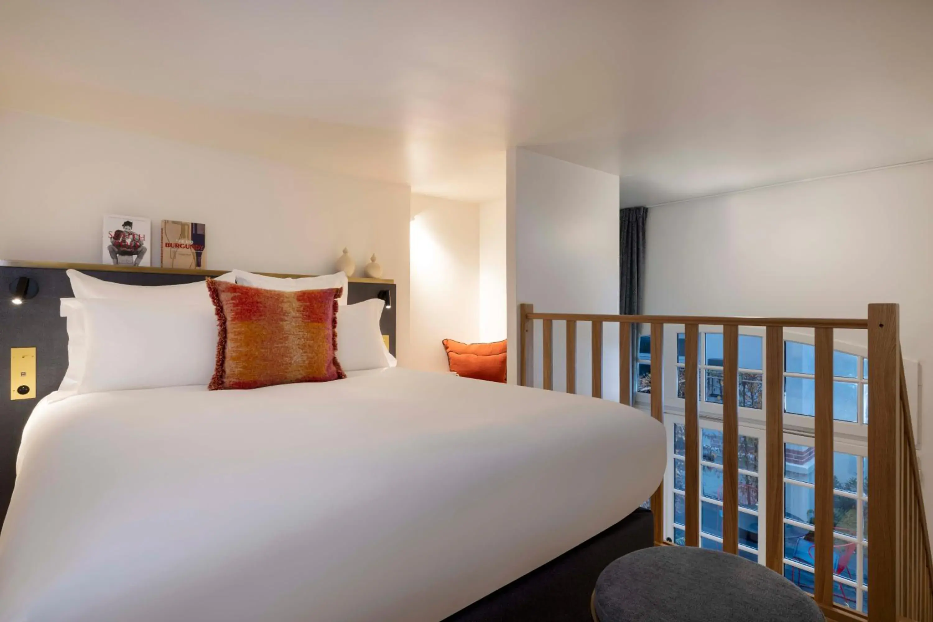 Private Terrace Duplex in Le 5 Particulier Private Terrace Duplex in Le 5 Particulier