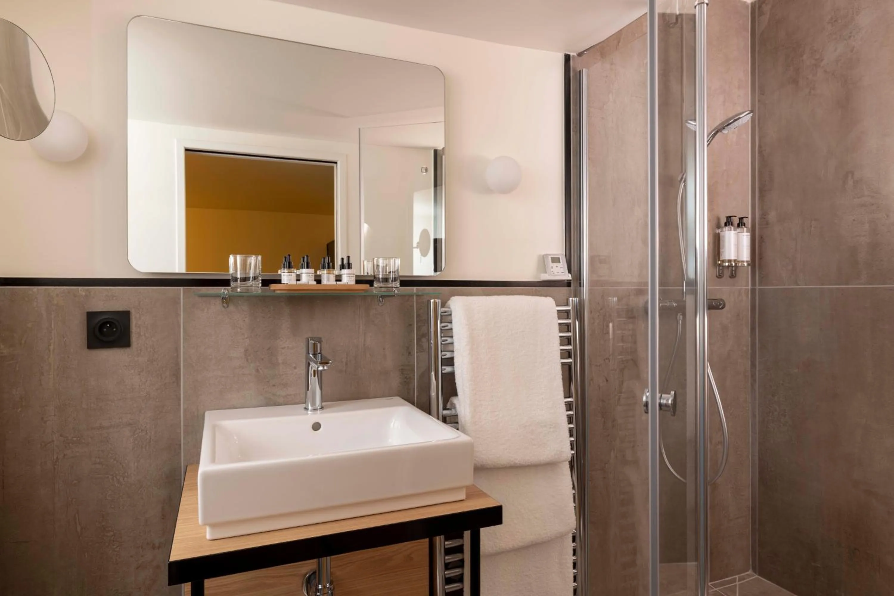 Shower in Le 5 Particulier