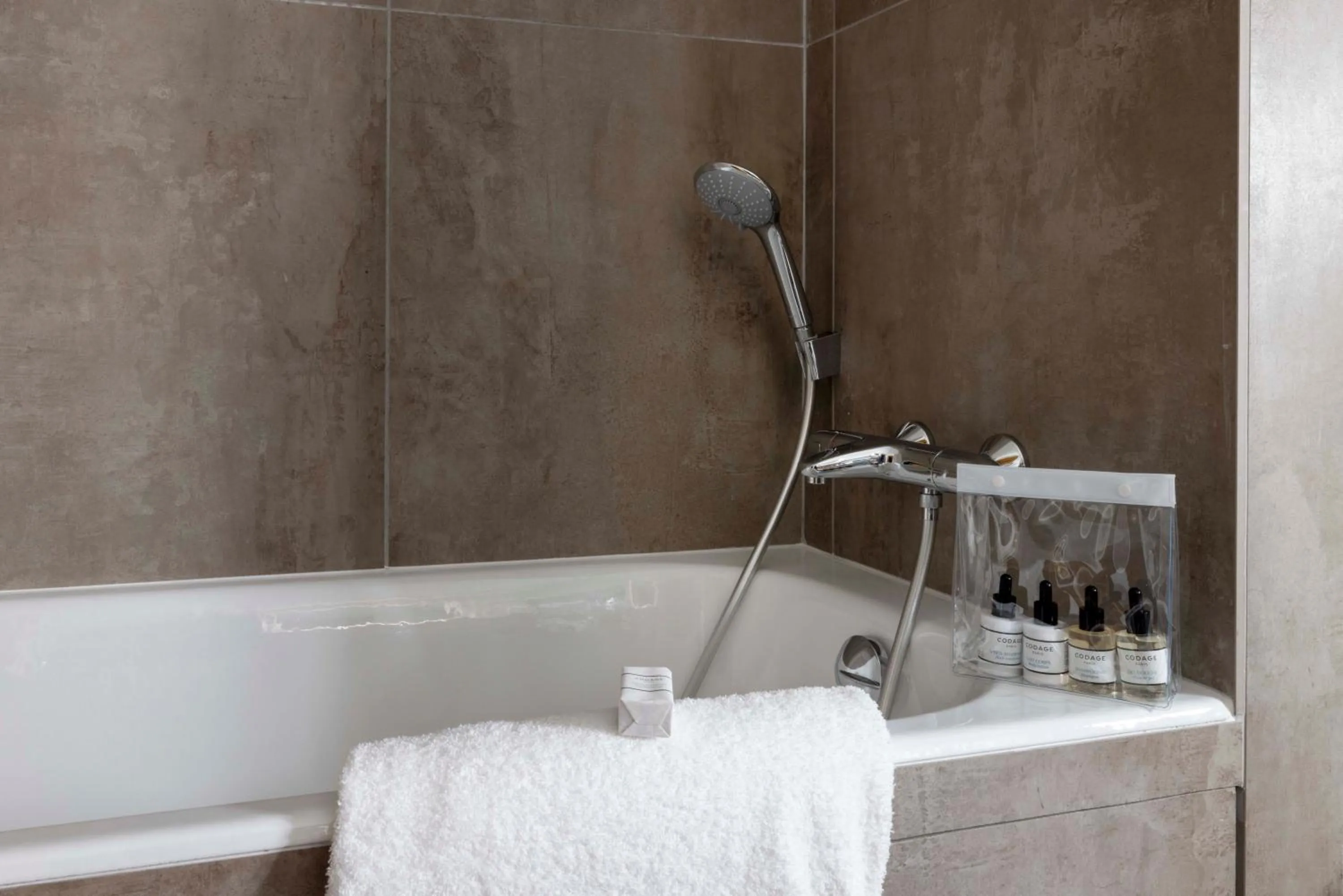 Shower in Le 5 Particulier