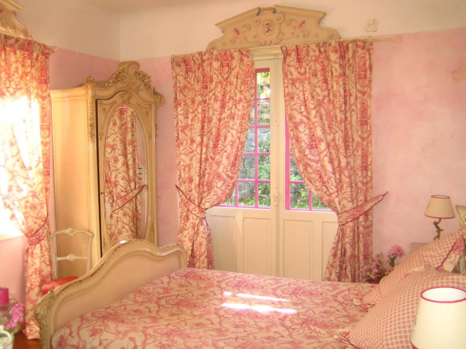 Decorative detail, Bed in Villa La Croix Basque