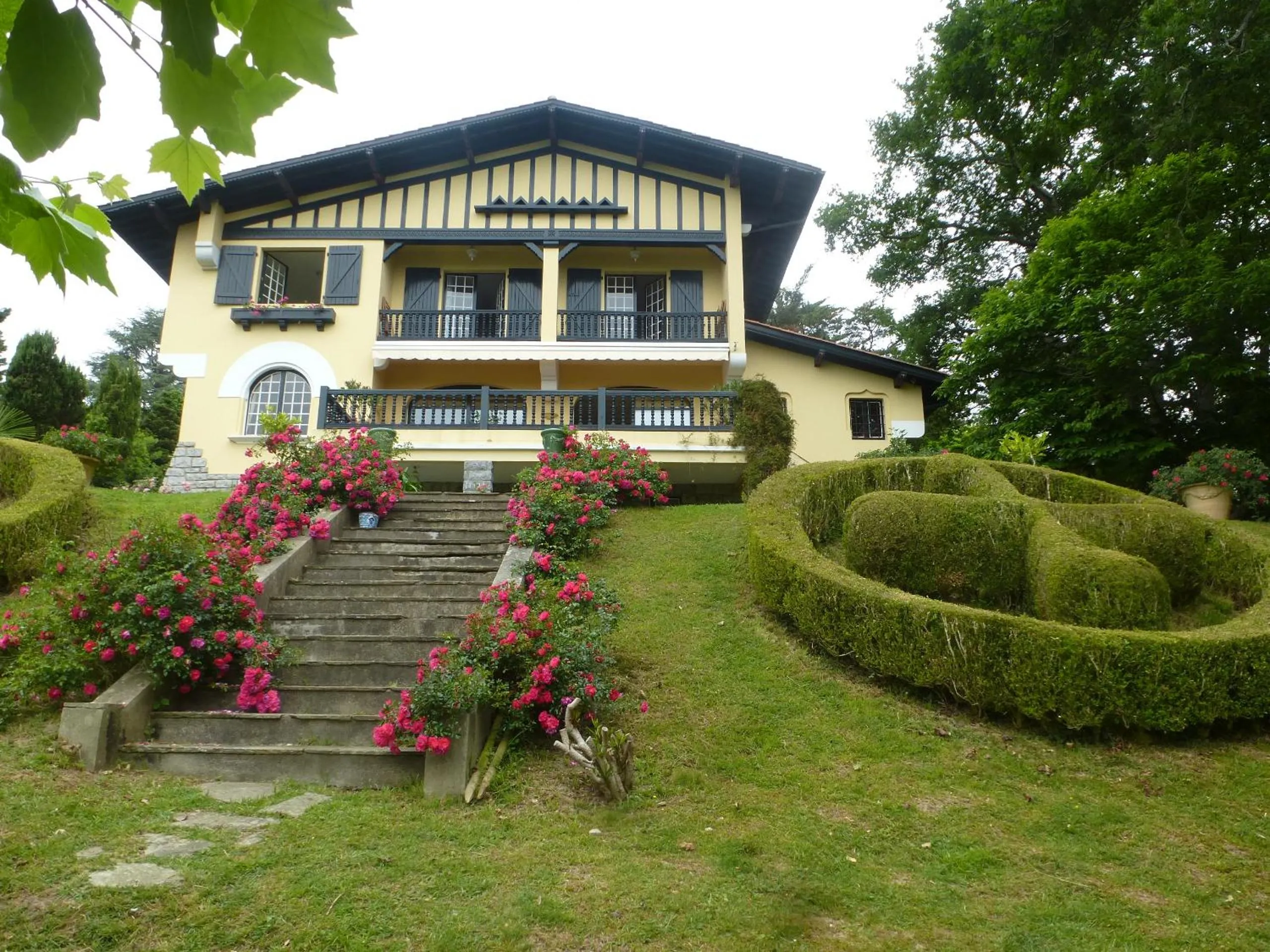 Property building in Villa La Croix Basque