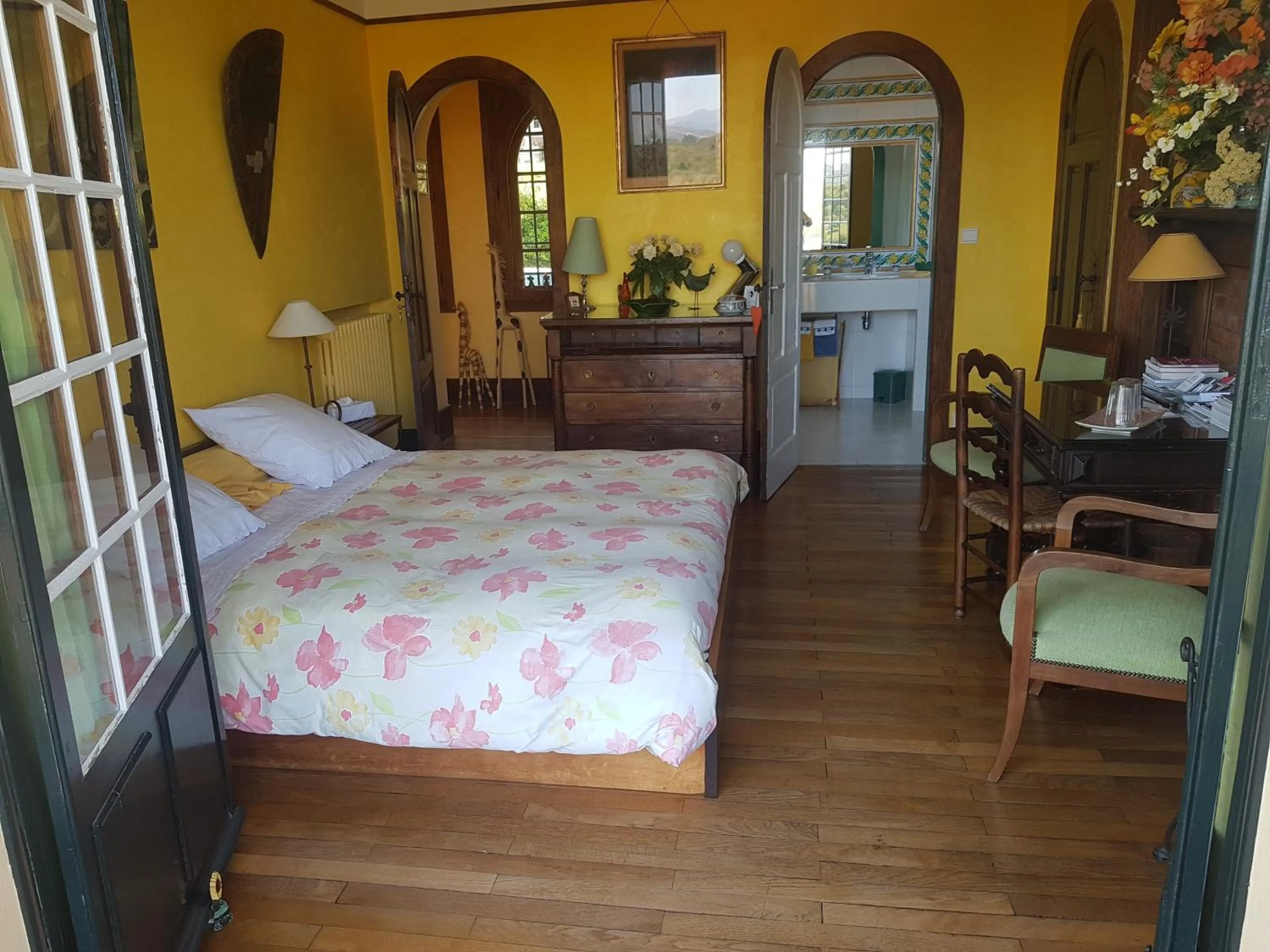 Bathroom, Bed in Villa La Croix Basque