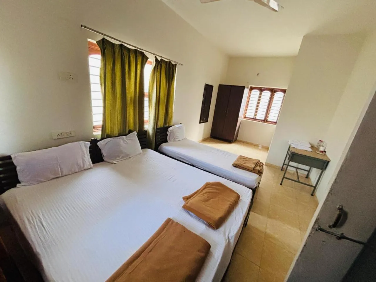 Bed in Hotel Ashray Inn Express