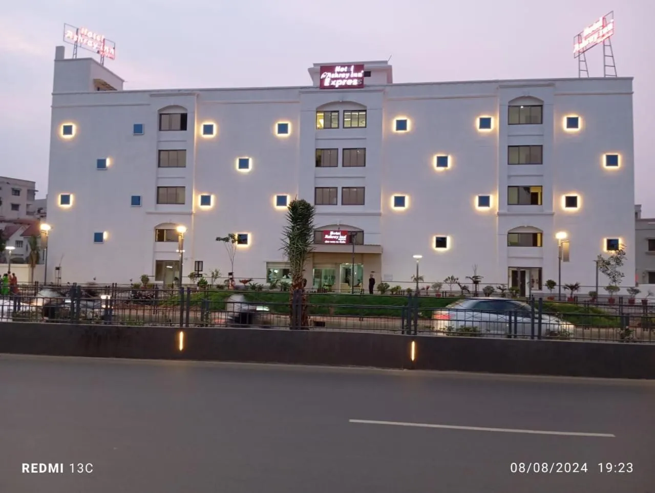 Property building in Hotel Ashray Inn Express