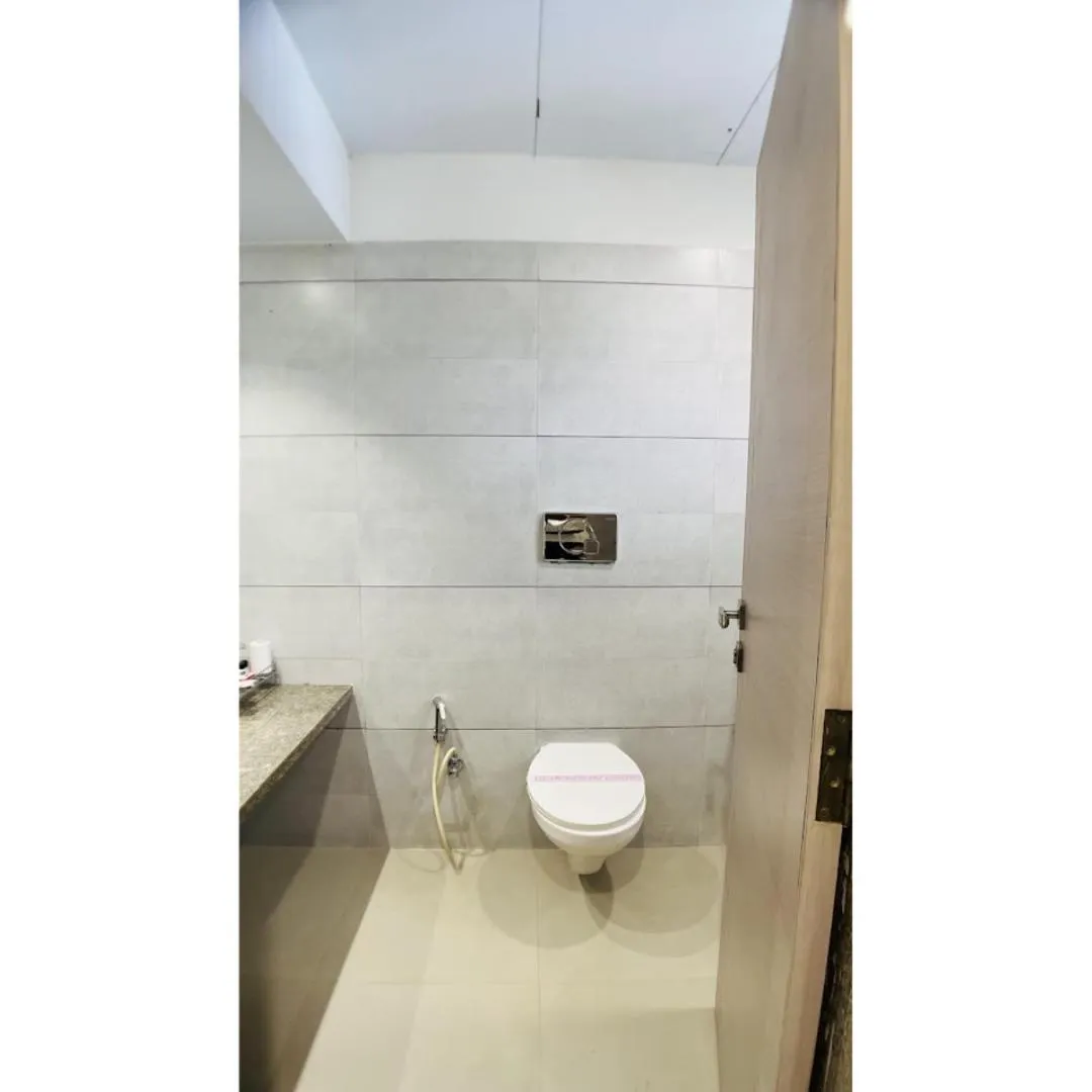 Bathroom in Hotel Ashray Inn Express