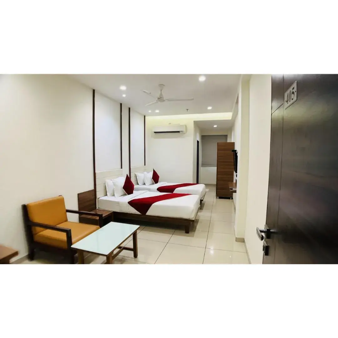 Deluxe Double or Twin Room in Hotel Ashray Inn Express Deluxe Double or Twin Room in Hotel Ashray Inn Express