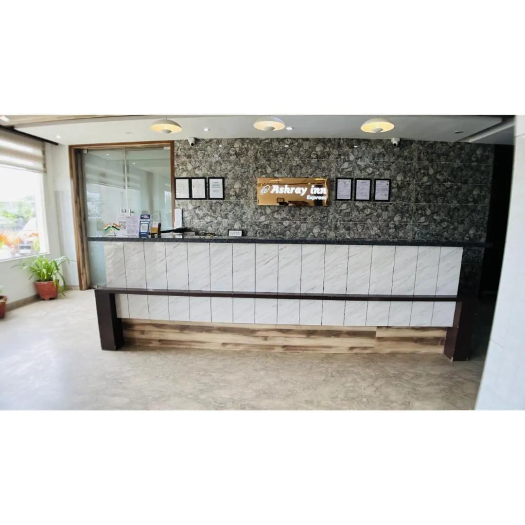Property building in Hotel Ashray Inn Express