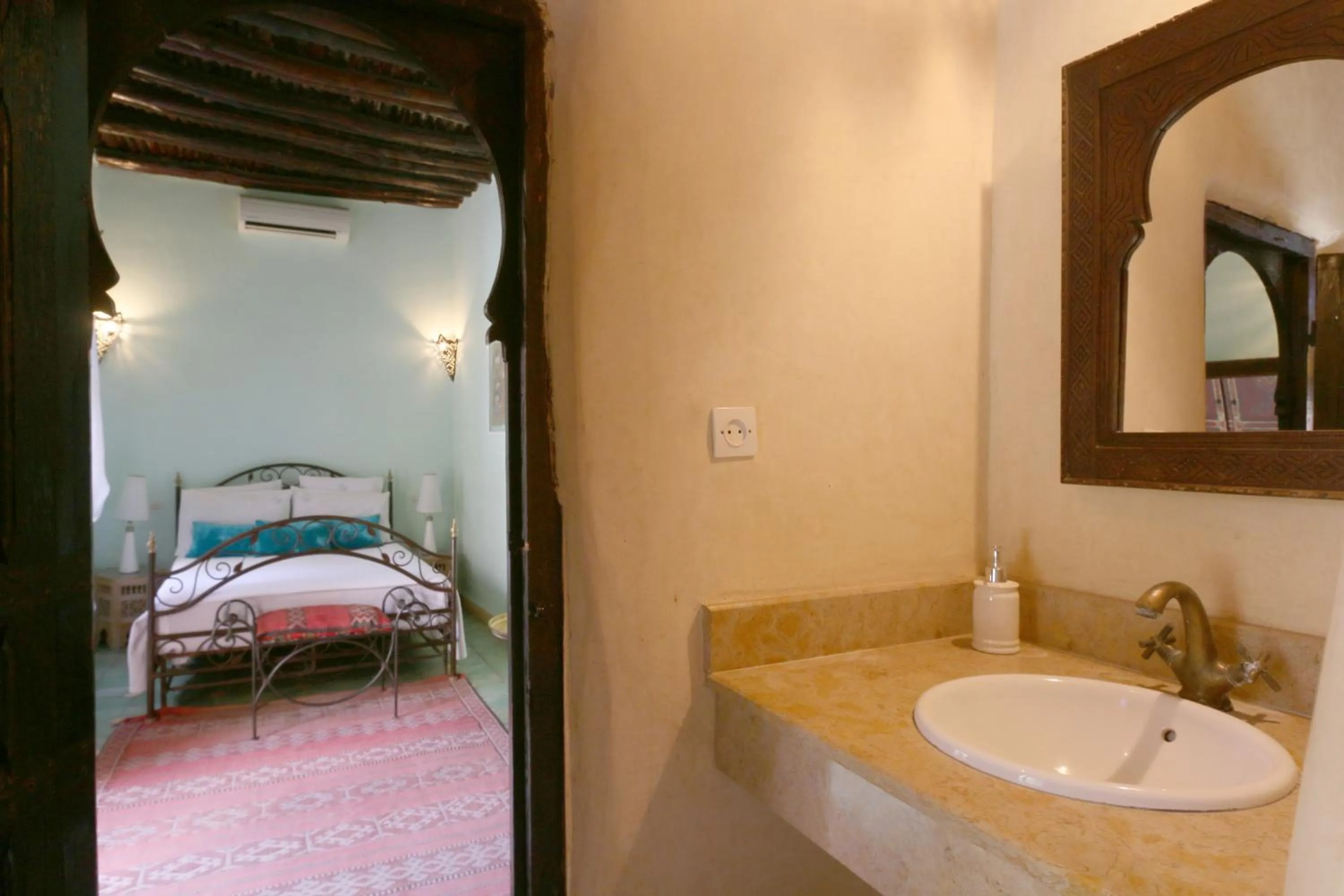 Bathroom, Bed in Riad Merstane Marrakech