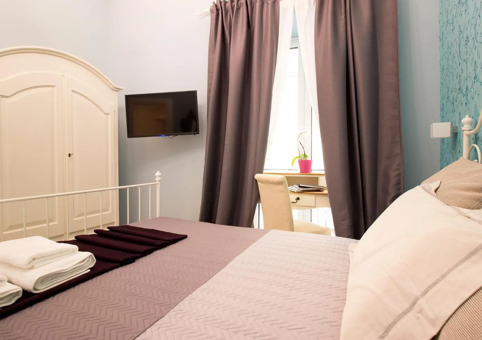 Double Room with Private Bathroom in Real Giardinetto a Toledo Double Room with Private Bathroom in Real Giardinetto a Toledo