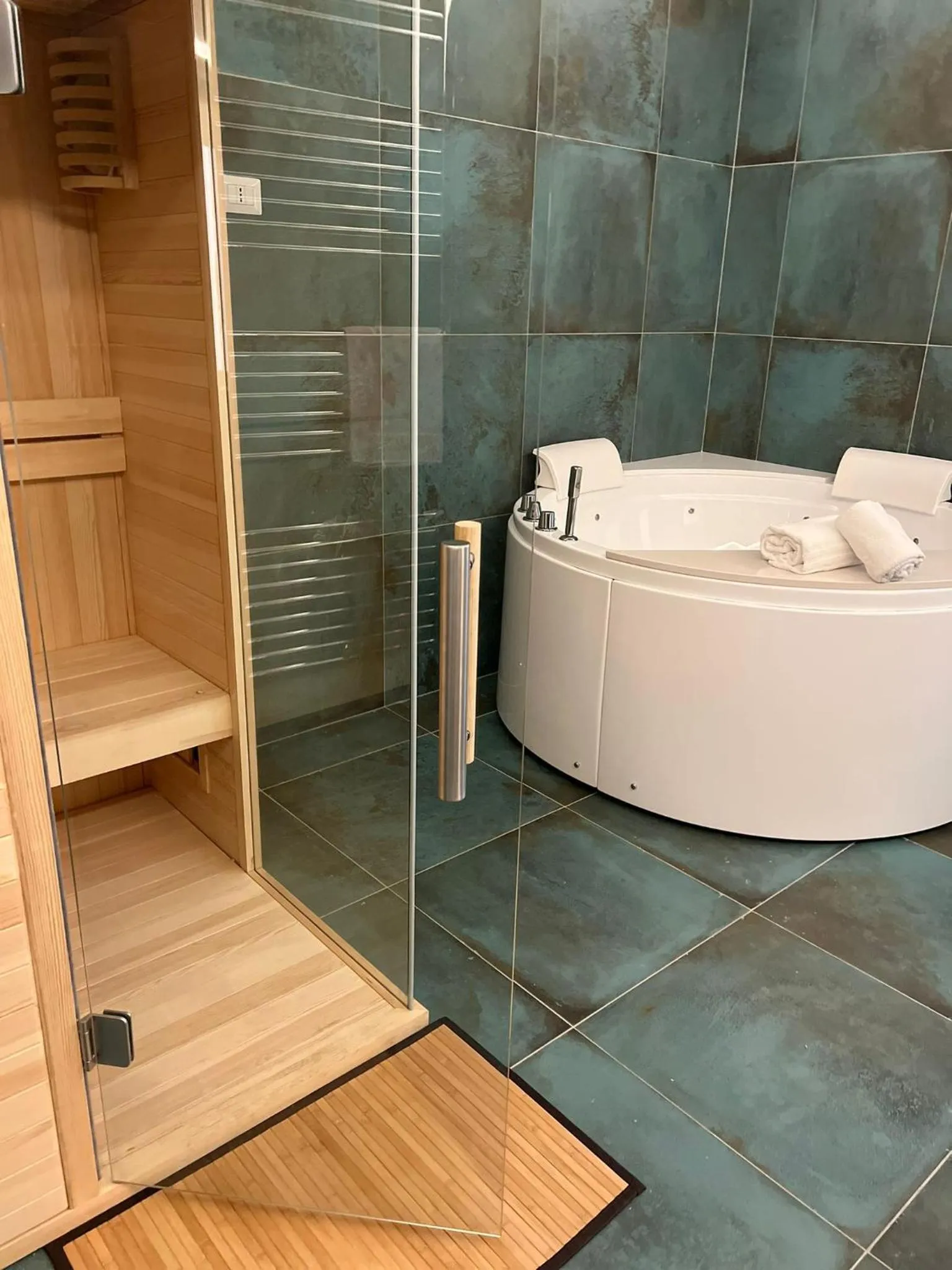 Hot Tub in Real Giardinetto a Toledo