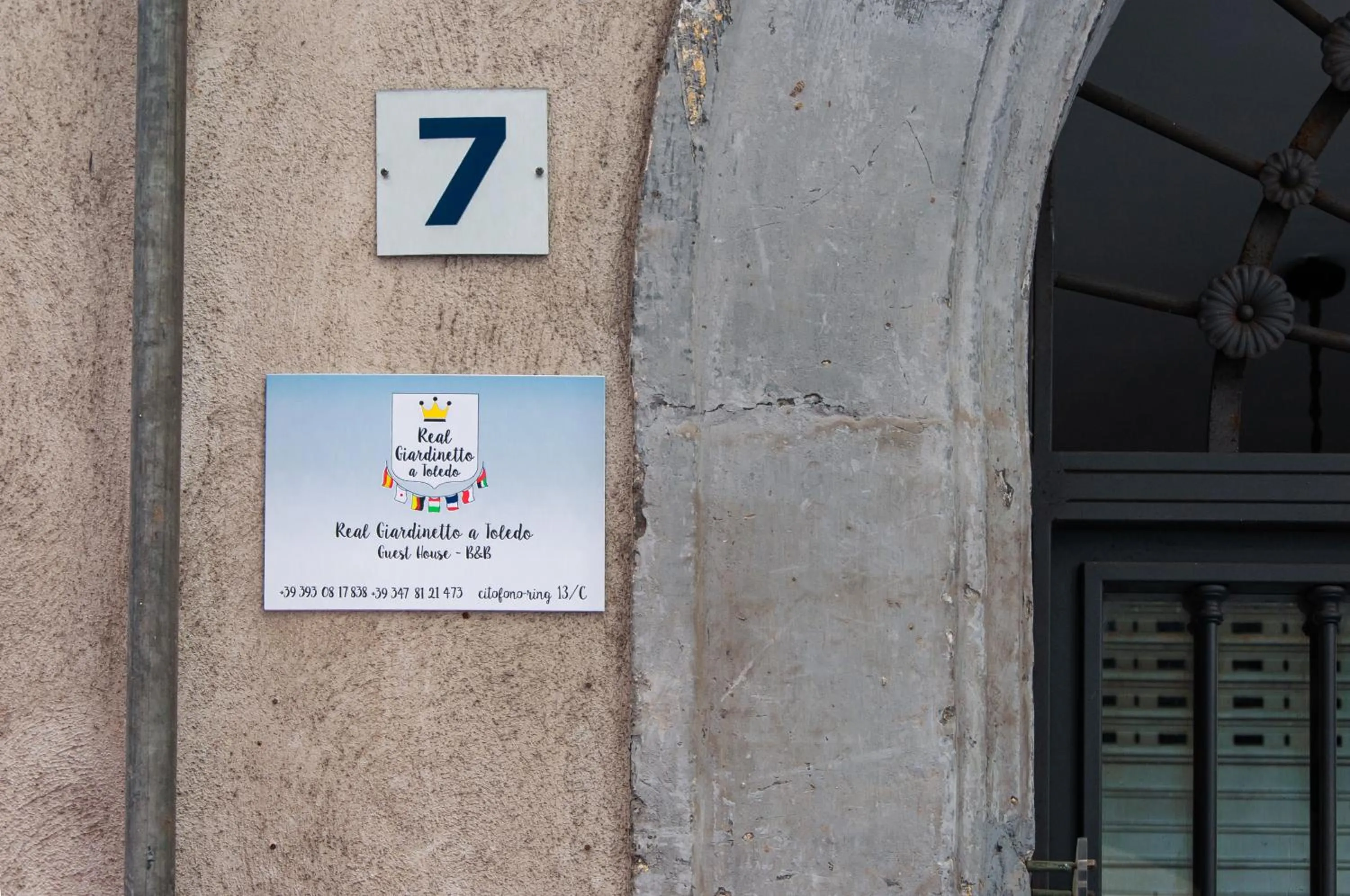 Facade/entrance in Real Giardinetto a Toledo