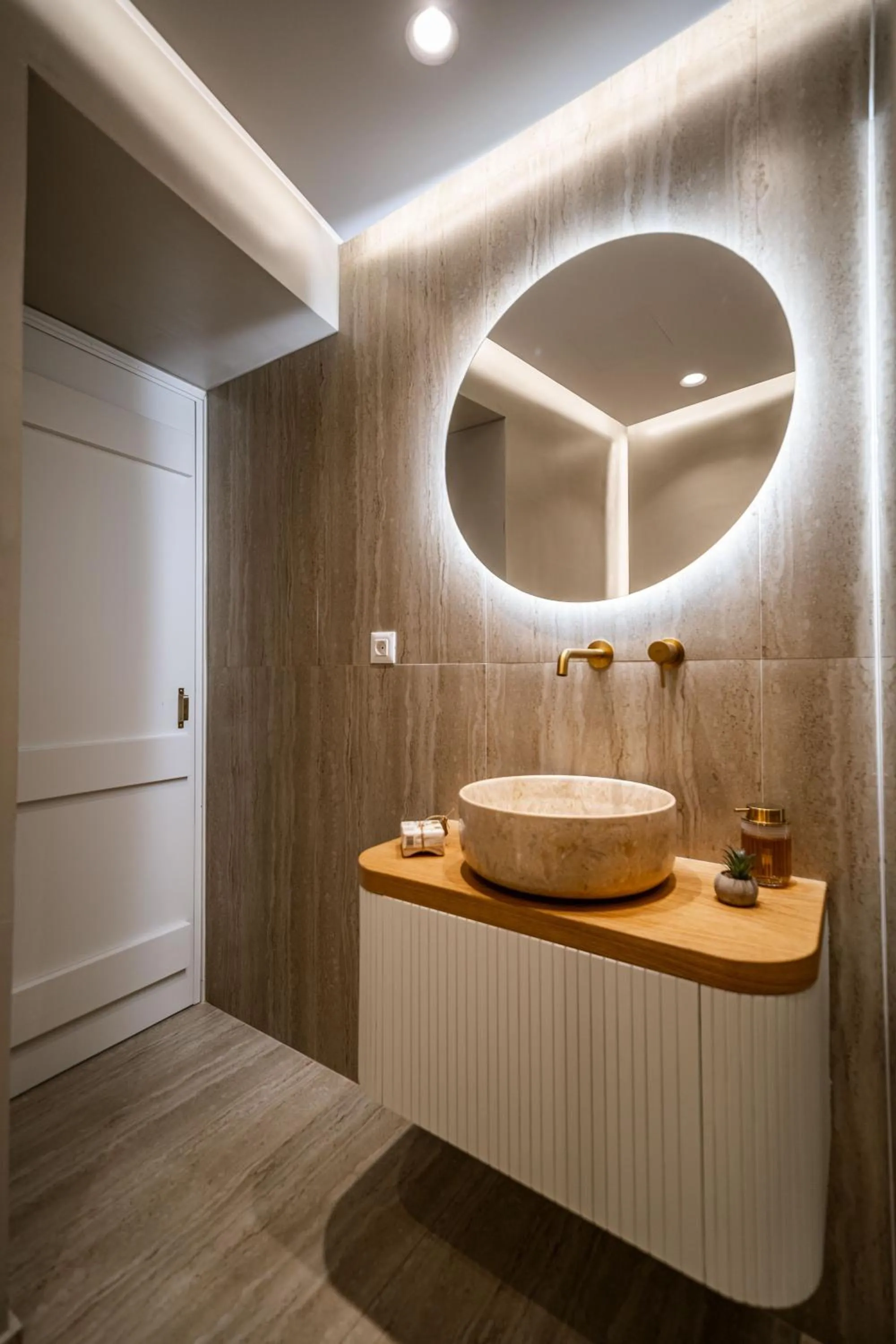 Bathroom in Lithinon Luxury Suites with Free Parking