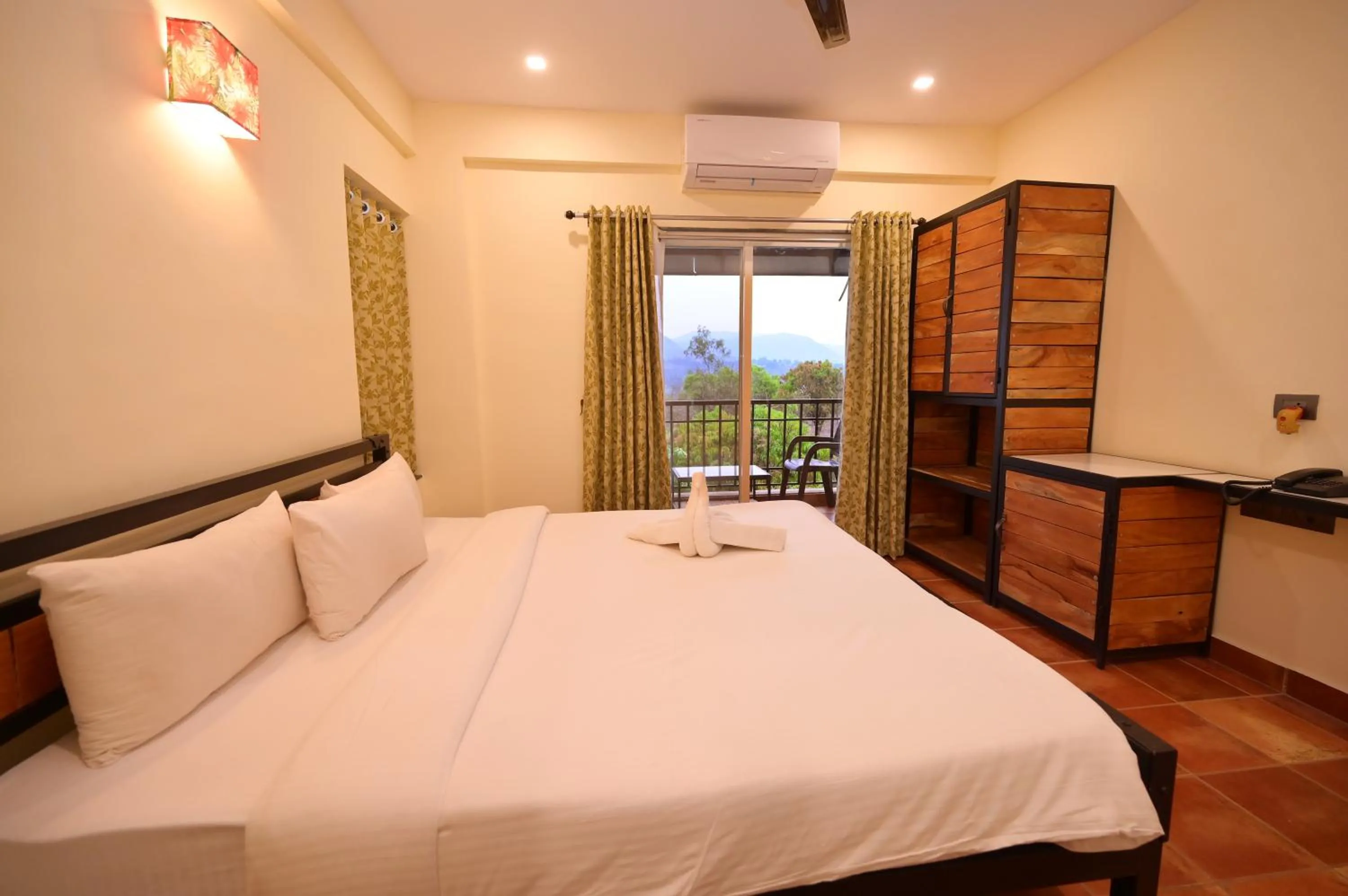 Bedroom, Bed in Forest Escapes Koyna