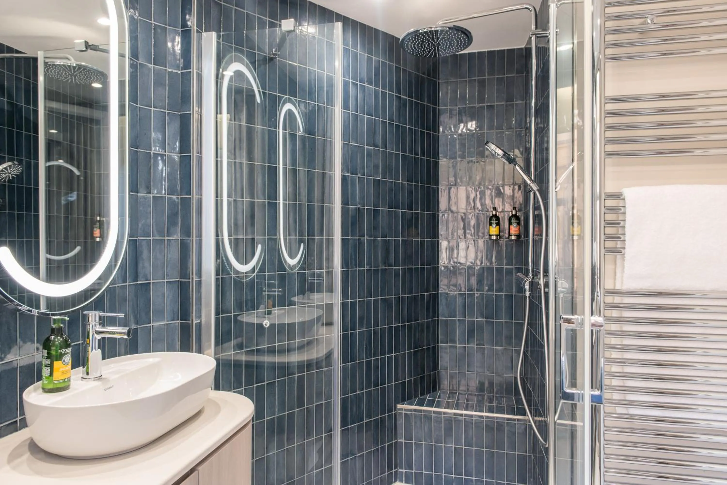 Bathroom in Le Grand Balcon Hotel