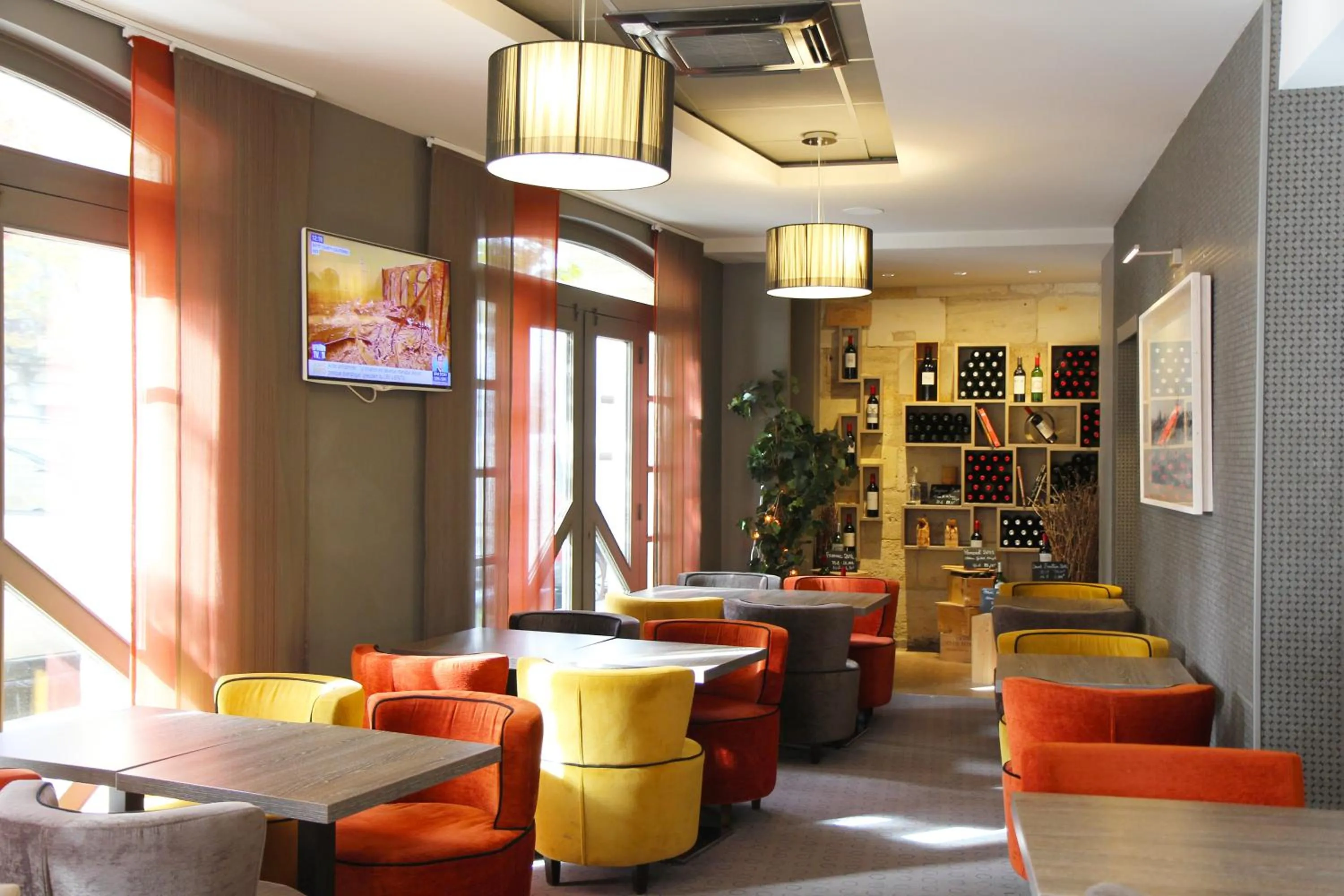 Lobby or reception, Lounge/Bar in Best Western Plus Bordeaux Gare Saint-Jean