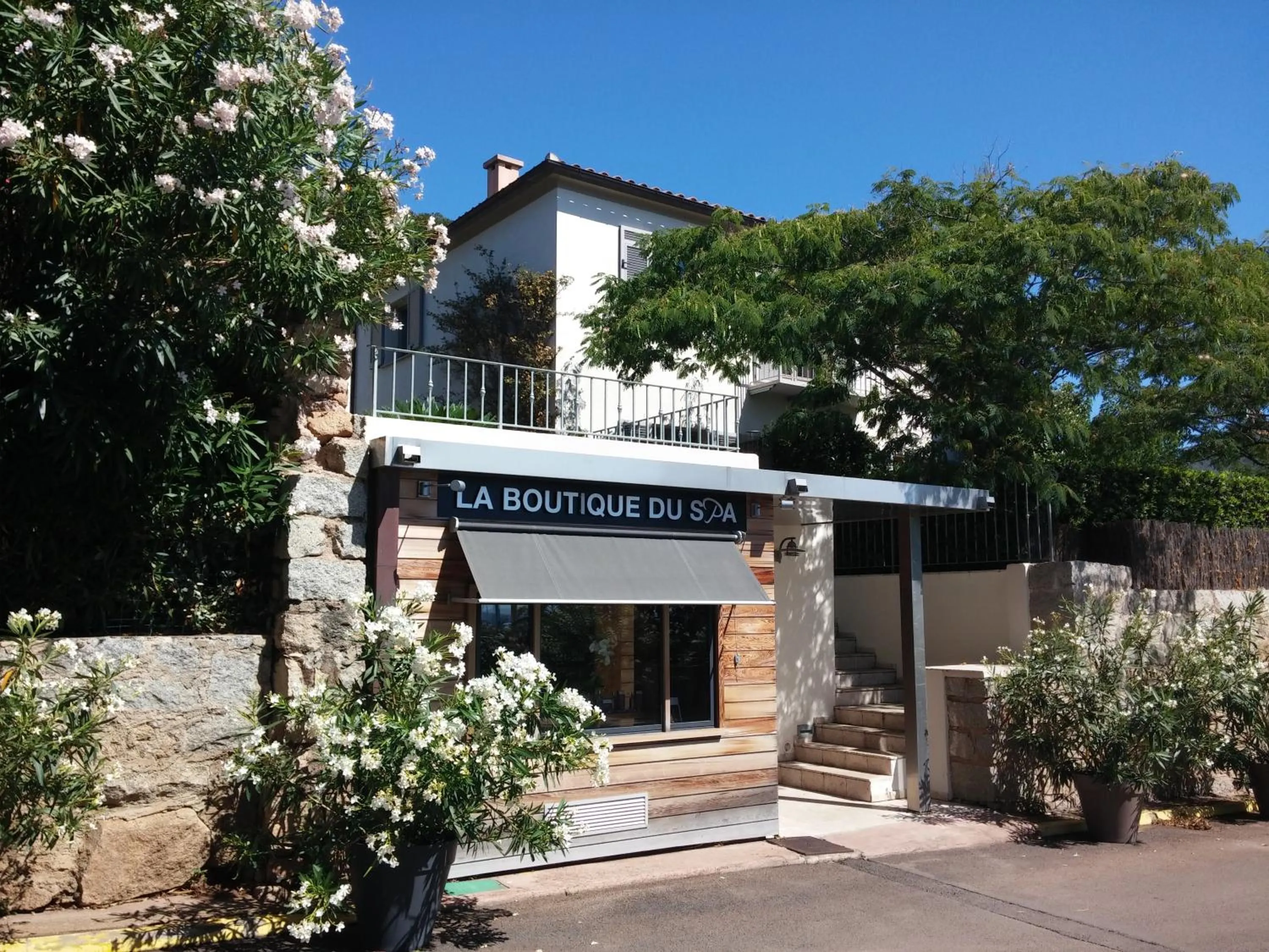 On-site shops in Le Pinarello