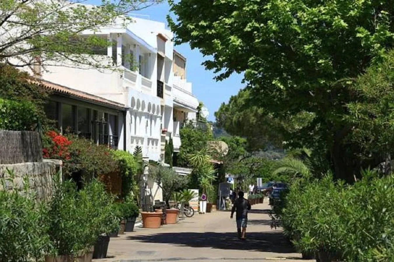 Restaurant/places to eat in Le Pinarello