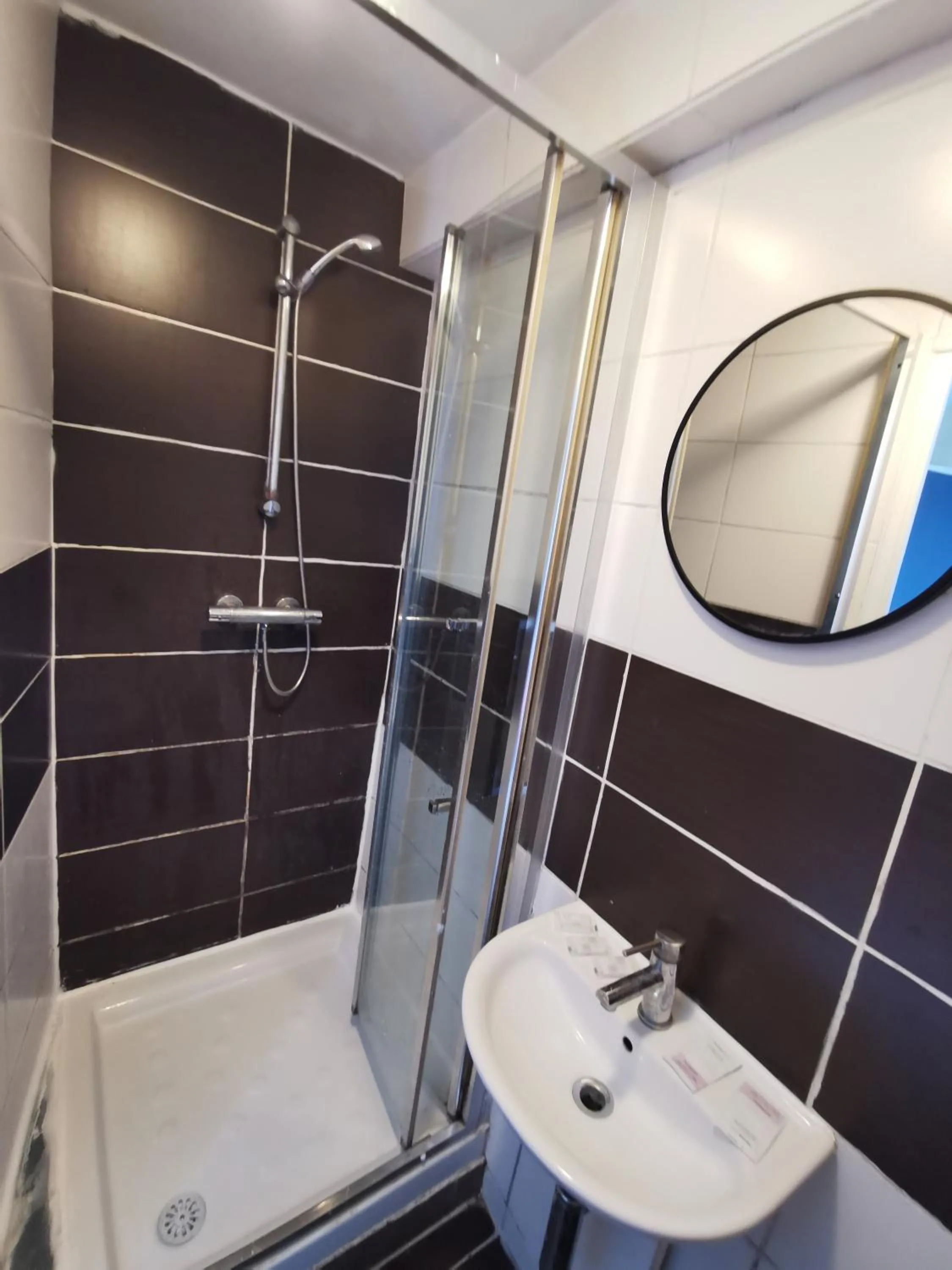 Bathroom in Hôtel Pacific