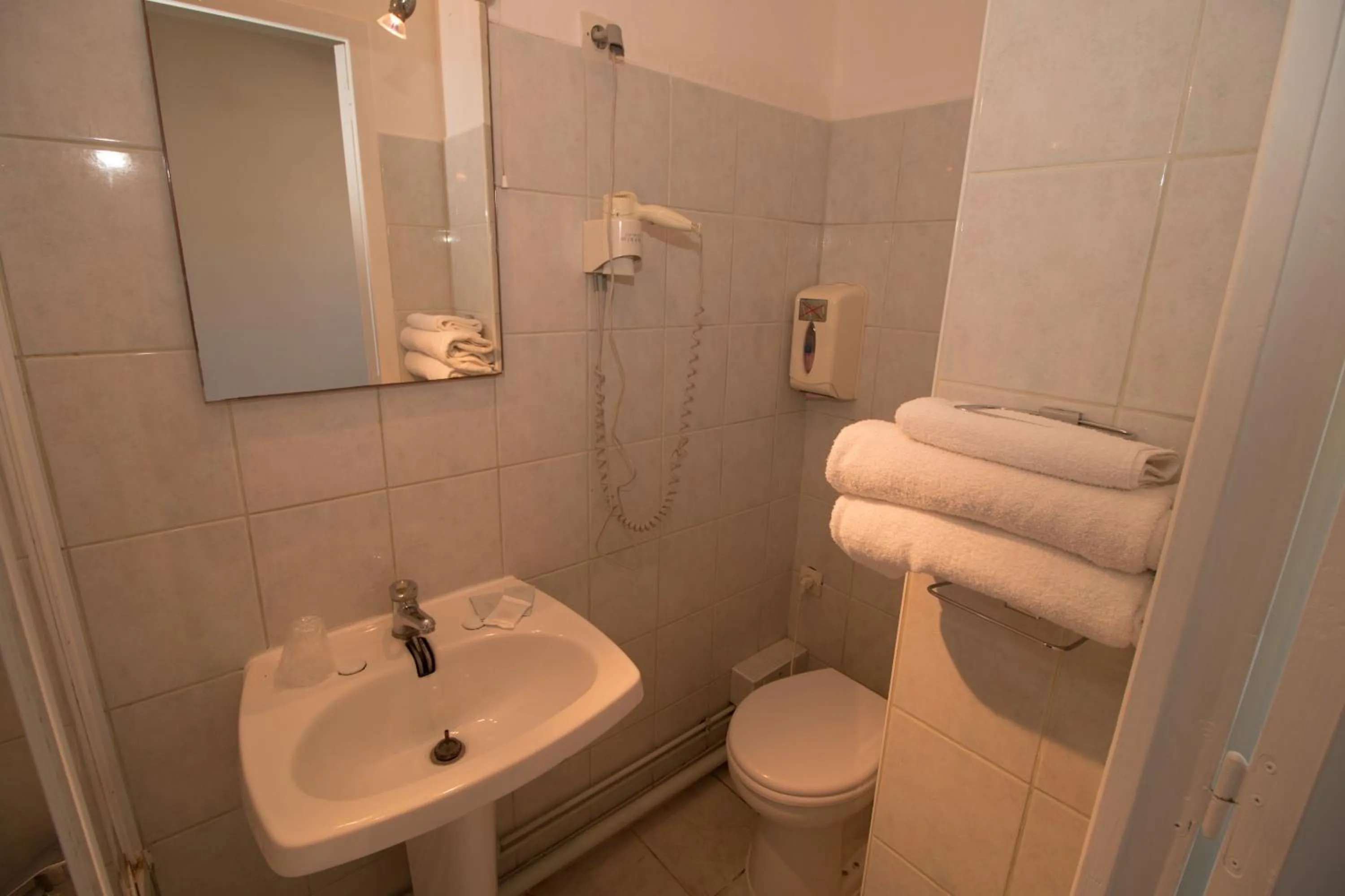 Bathroom in Hôtel Pacific