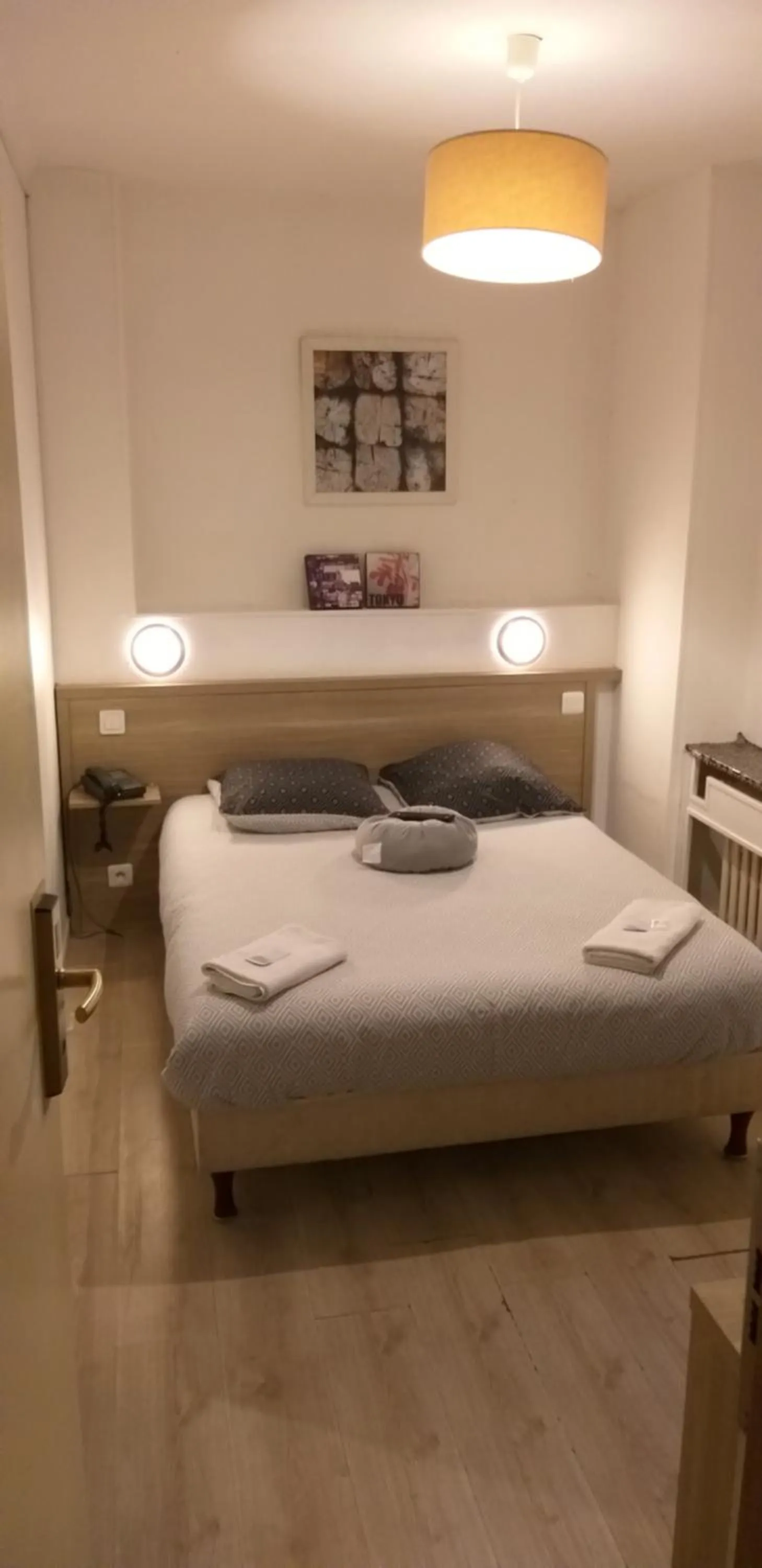 Bed in Hôtel Pacific