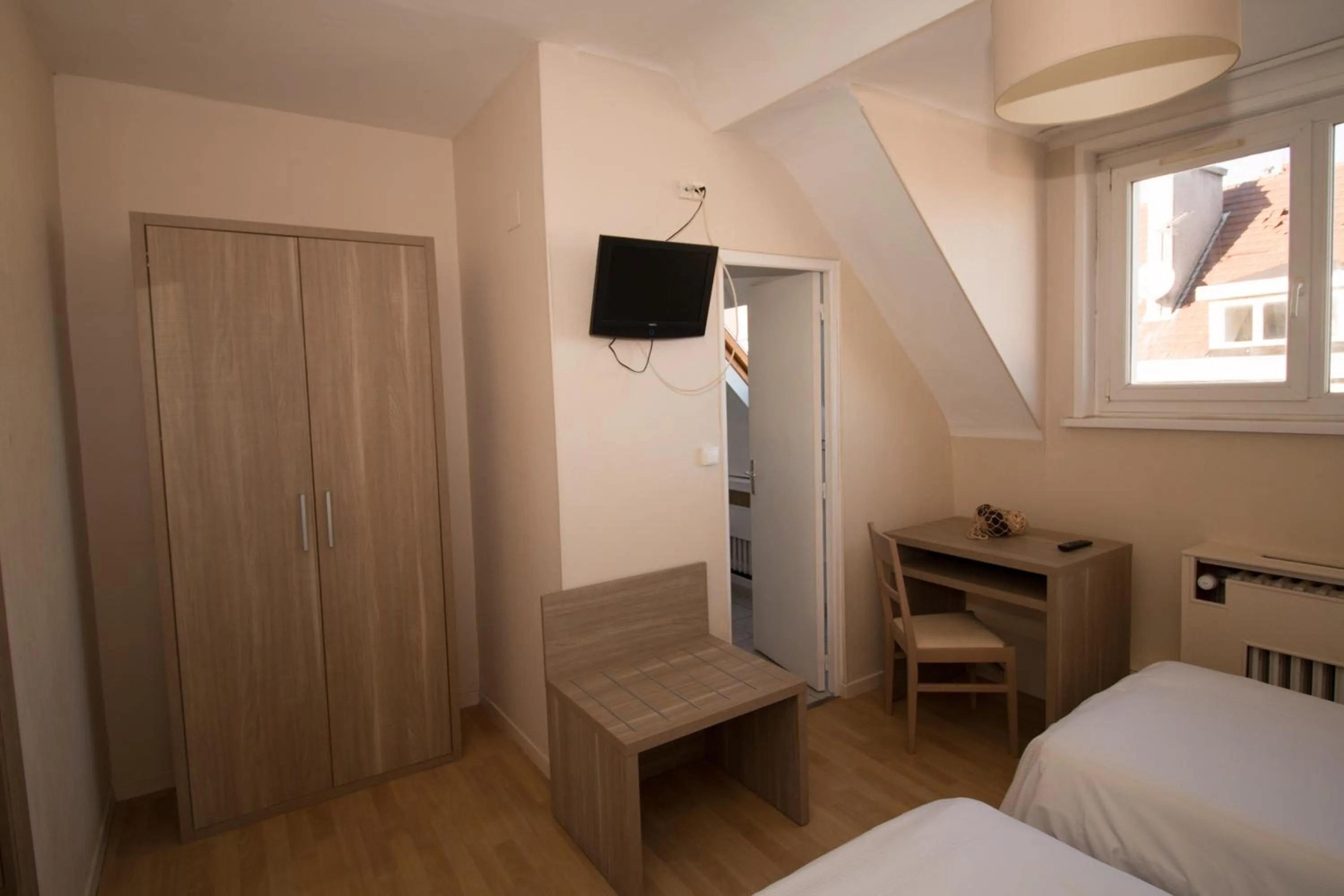 TV and multimedia, Bed in Hôtel Pacific