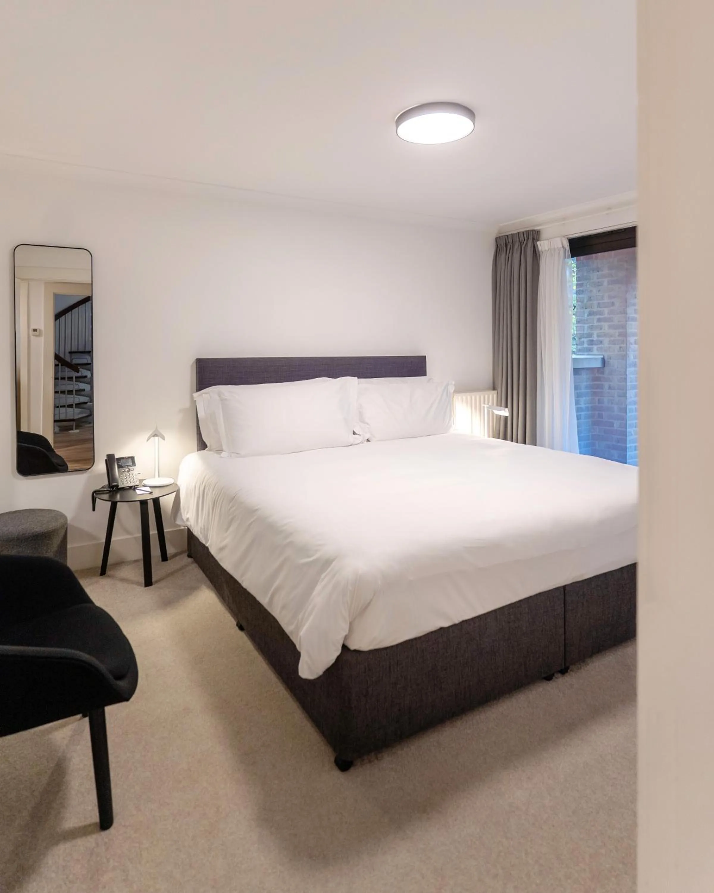 Bedroom, Bed in Monarch House - Serviced Apartments - Kensington