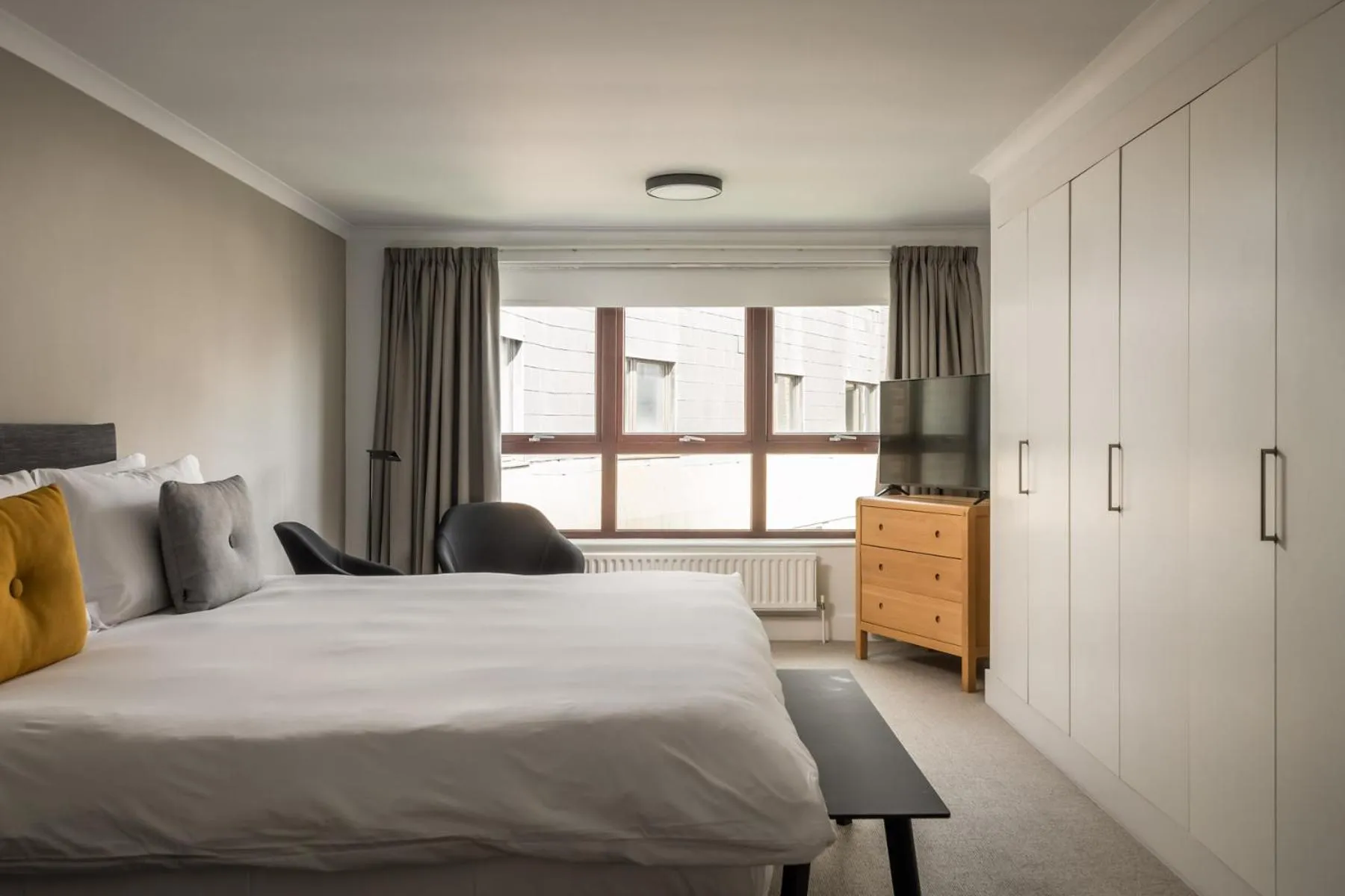 Bedroom, Bed in Monarch House - Serviced Apartments - Kensington