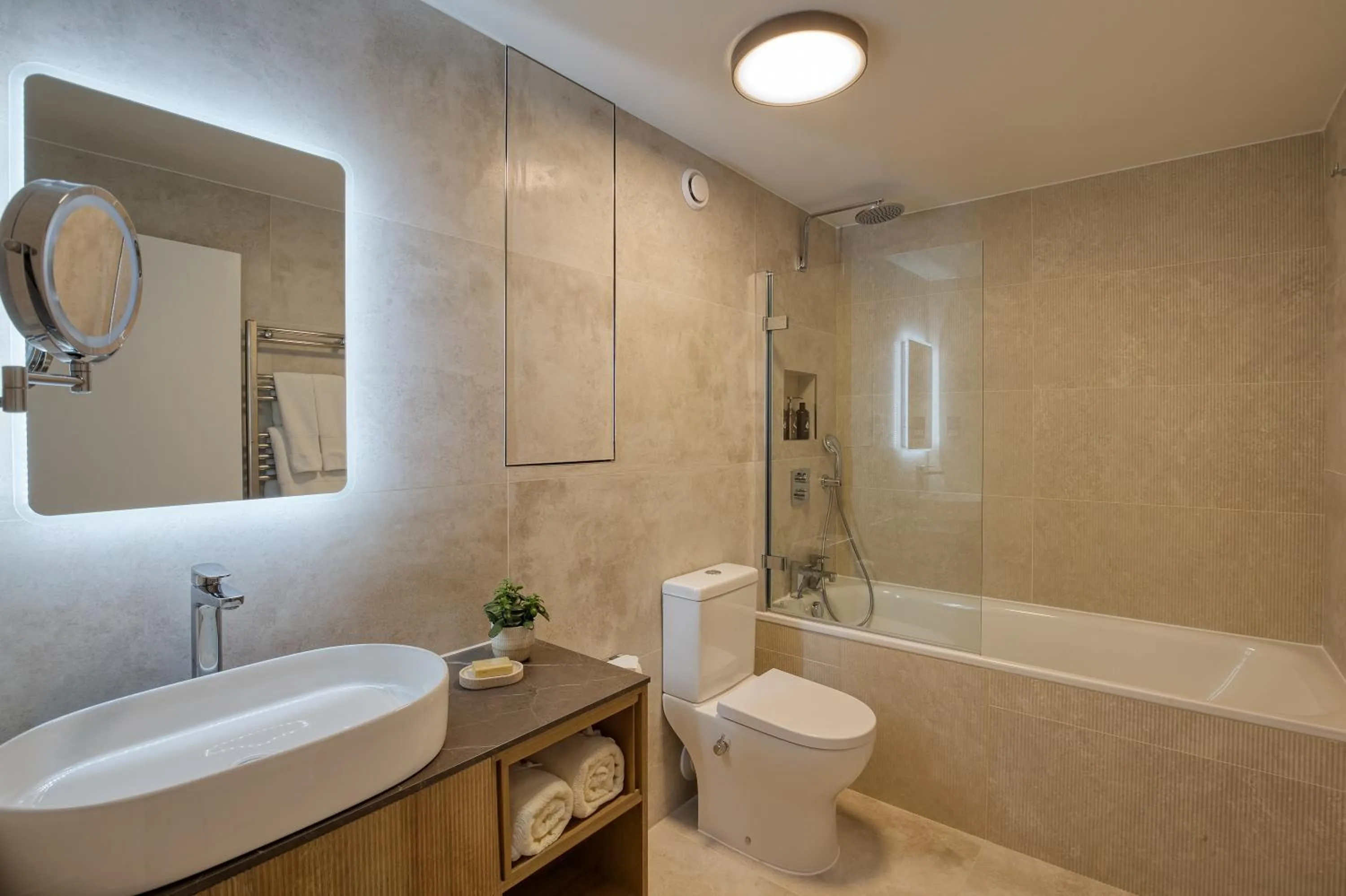 Shower in Monarch House - Serviced Apartments - Kensington